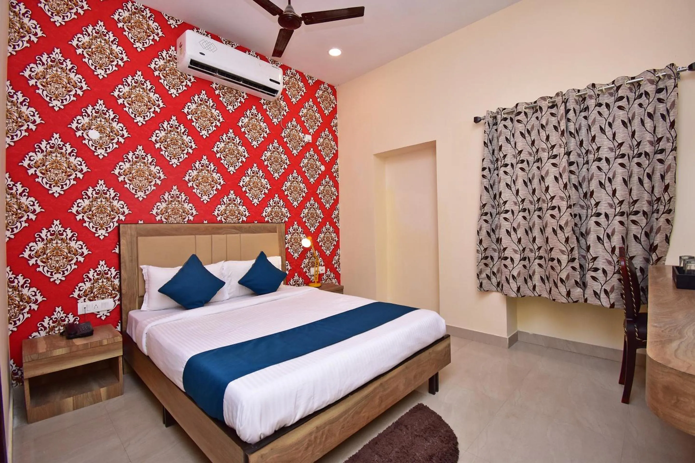 Bedroom, Bed in Hotel O Stay hub park street