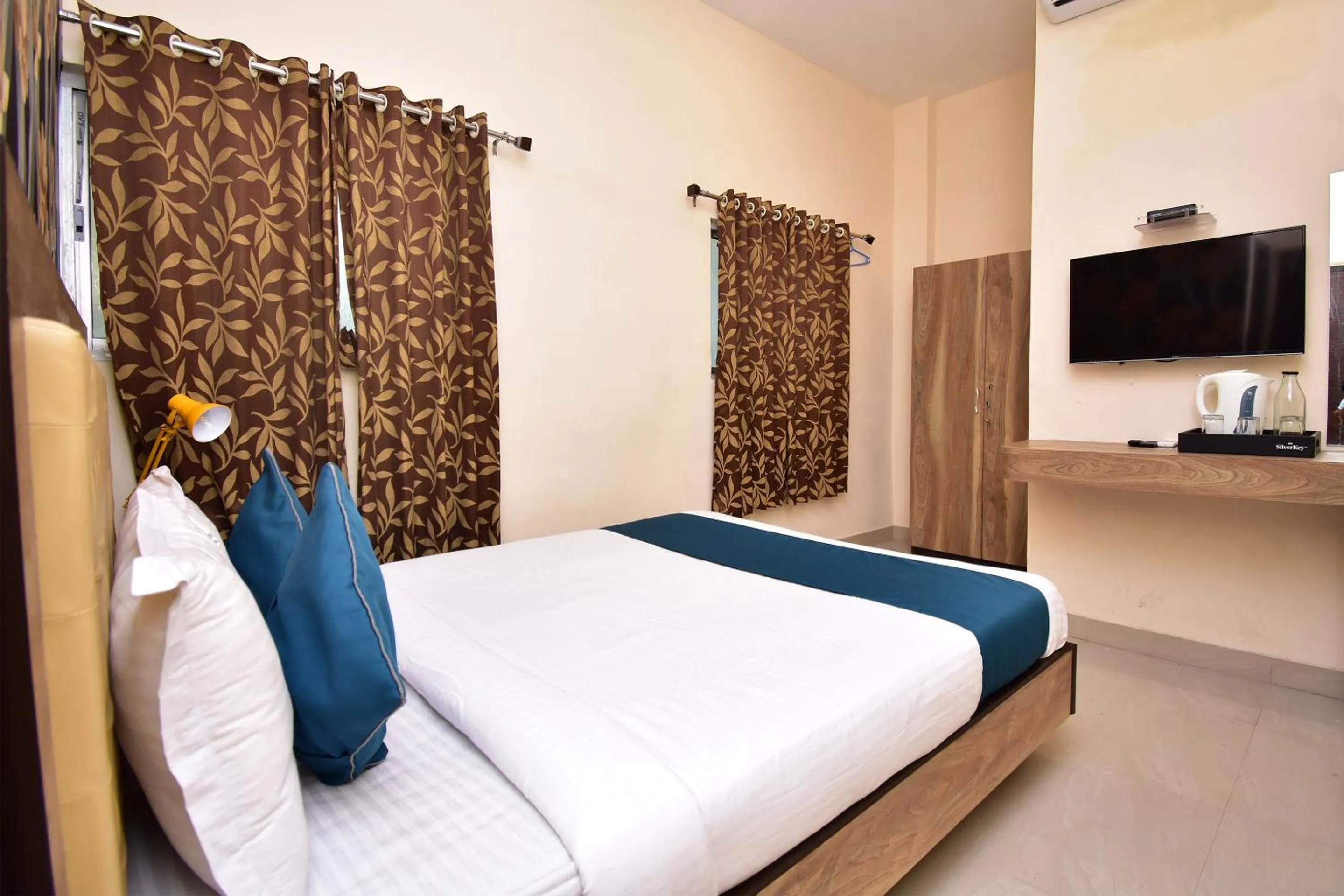 Bedroom, Bed in Hotel O Stay hub park street