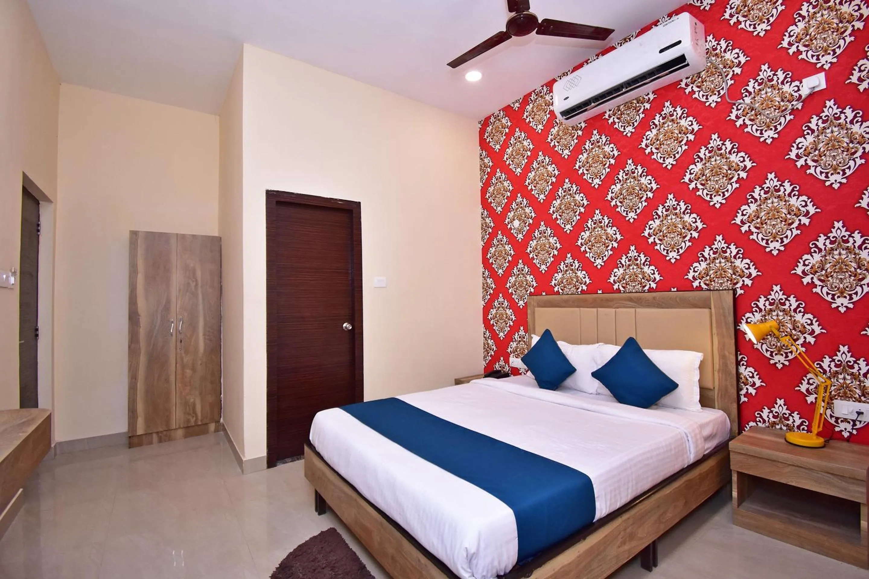 Bedroom, Bed in Hotel O Stay hub park street