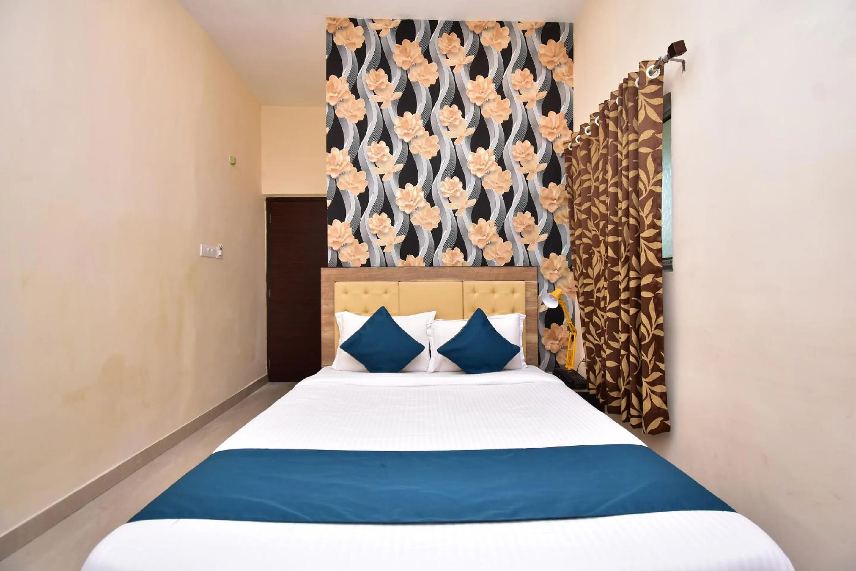 Bathroom, Bed in Hotel O Stay hub park street