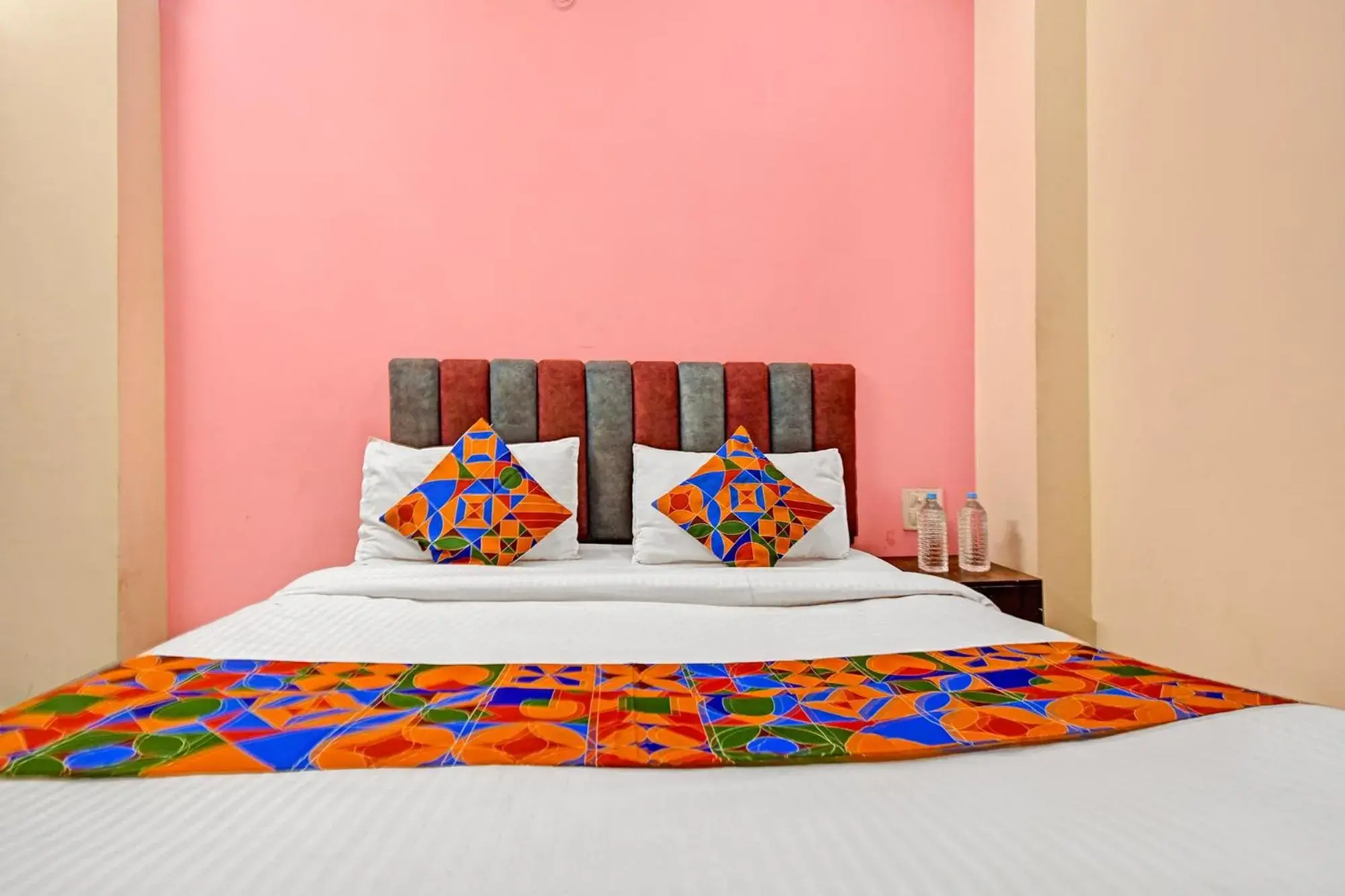 Bed in FabHotel Insight Inn Bed in FabHotel Insight Inn