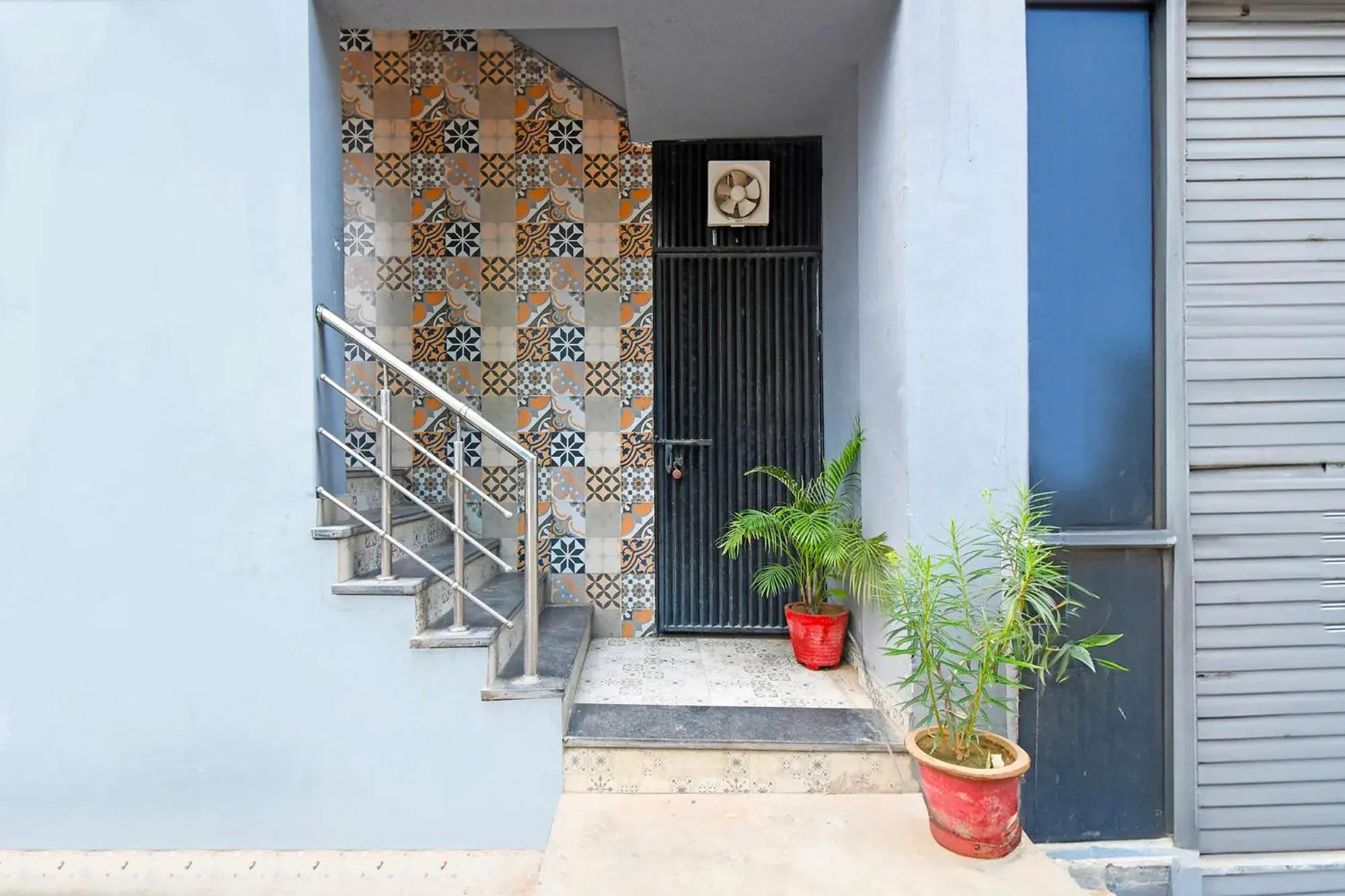 Facade/entrance in FabHotel Insight Inn Facade/entrance in FabHotel Insight Inn