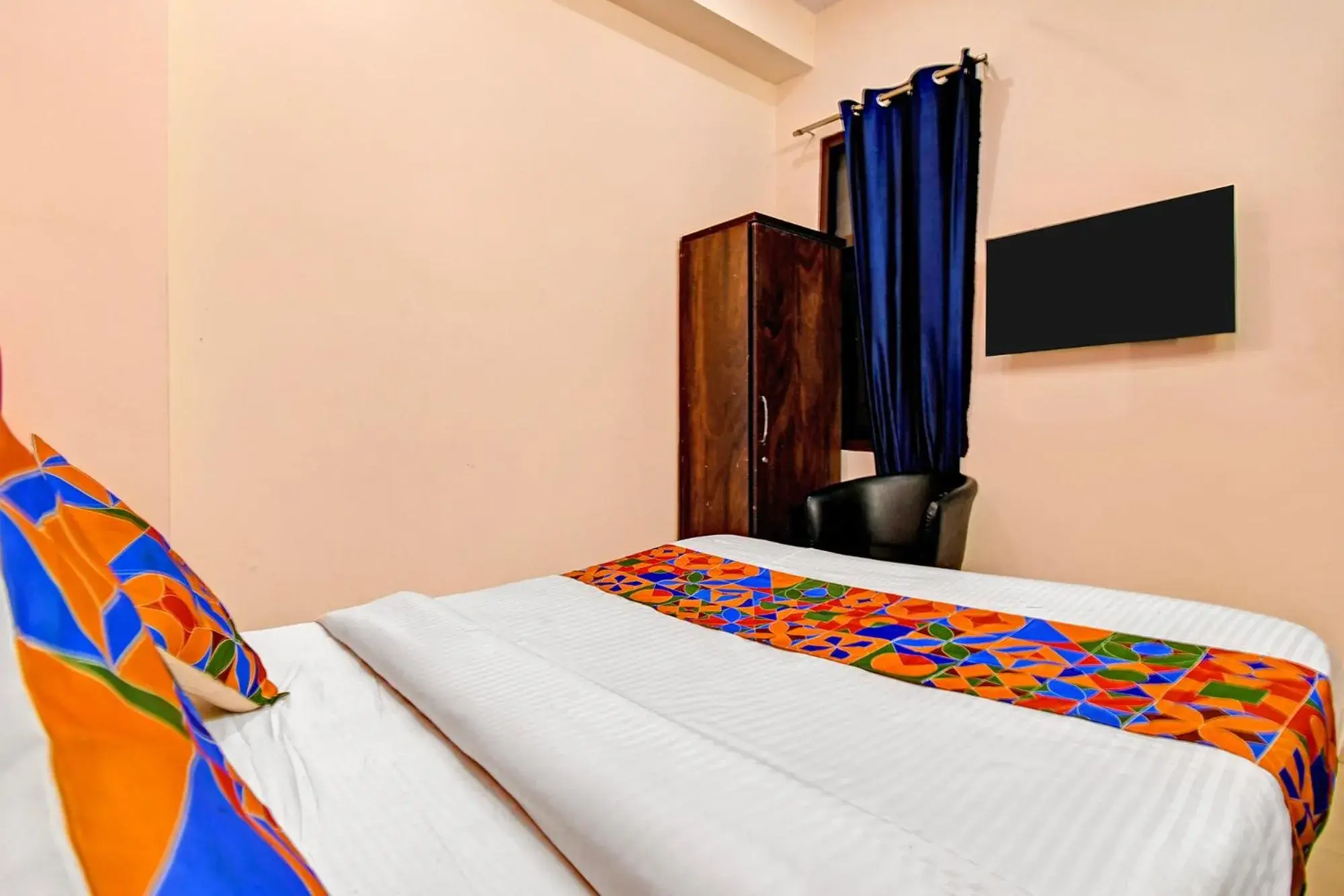 Bed in FabHotel Insight Inn Bed in FabHotel Insight Inn