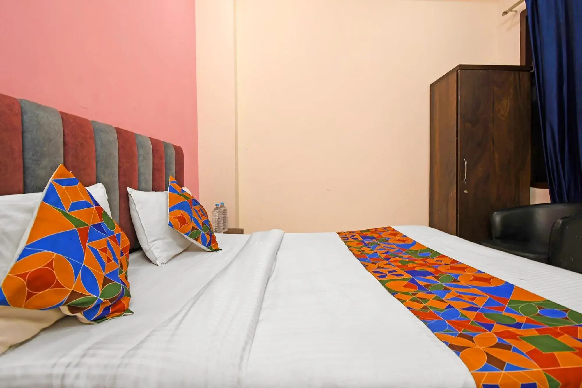 Bed in FabHotel Insight Inn Bed in FabHotel Insight Inn