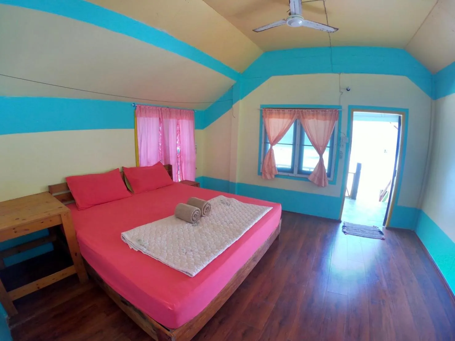 Bed in DAYA Beach, Lipe local