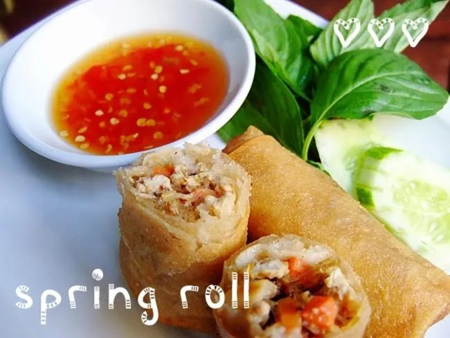 DAYA Beach, Lipe local