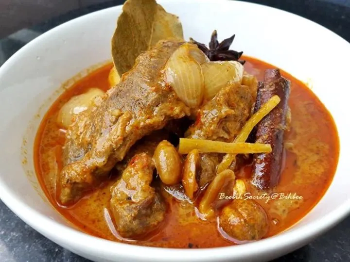 DAYA Beach, Lipe local