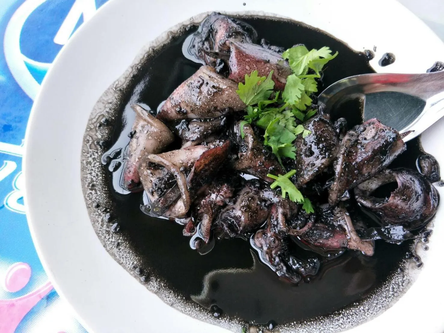 DAYA Beach, Lipe local