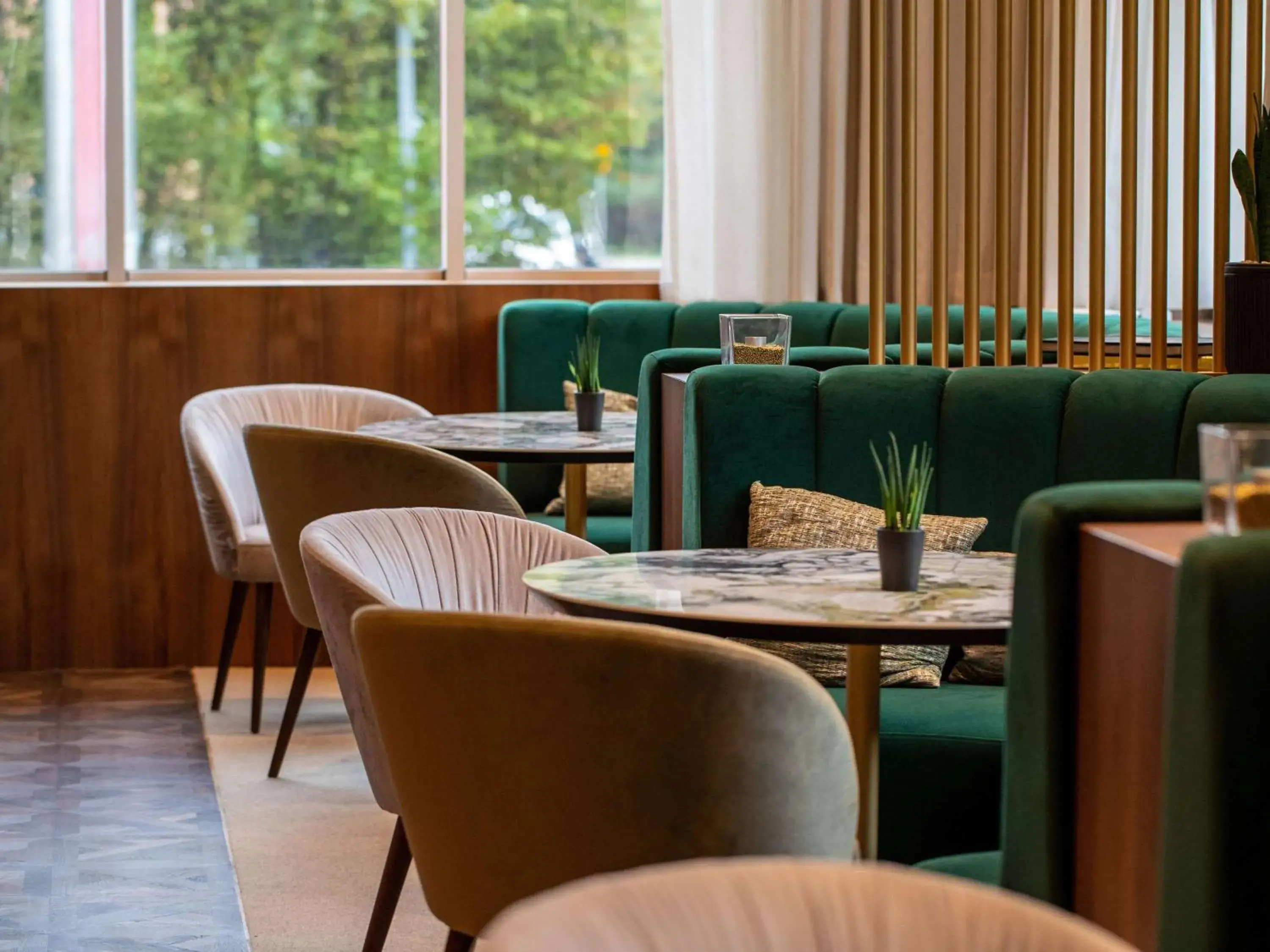 Lounge or bar in Pullman Stuttgart Fontana Lounge or bar in Pullman Stuttgart Fontana