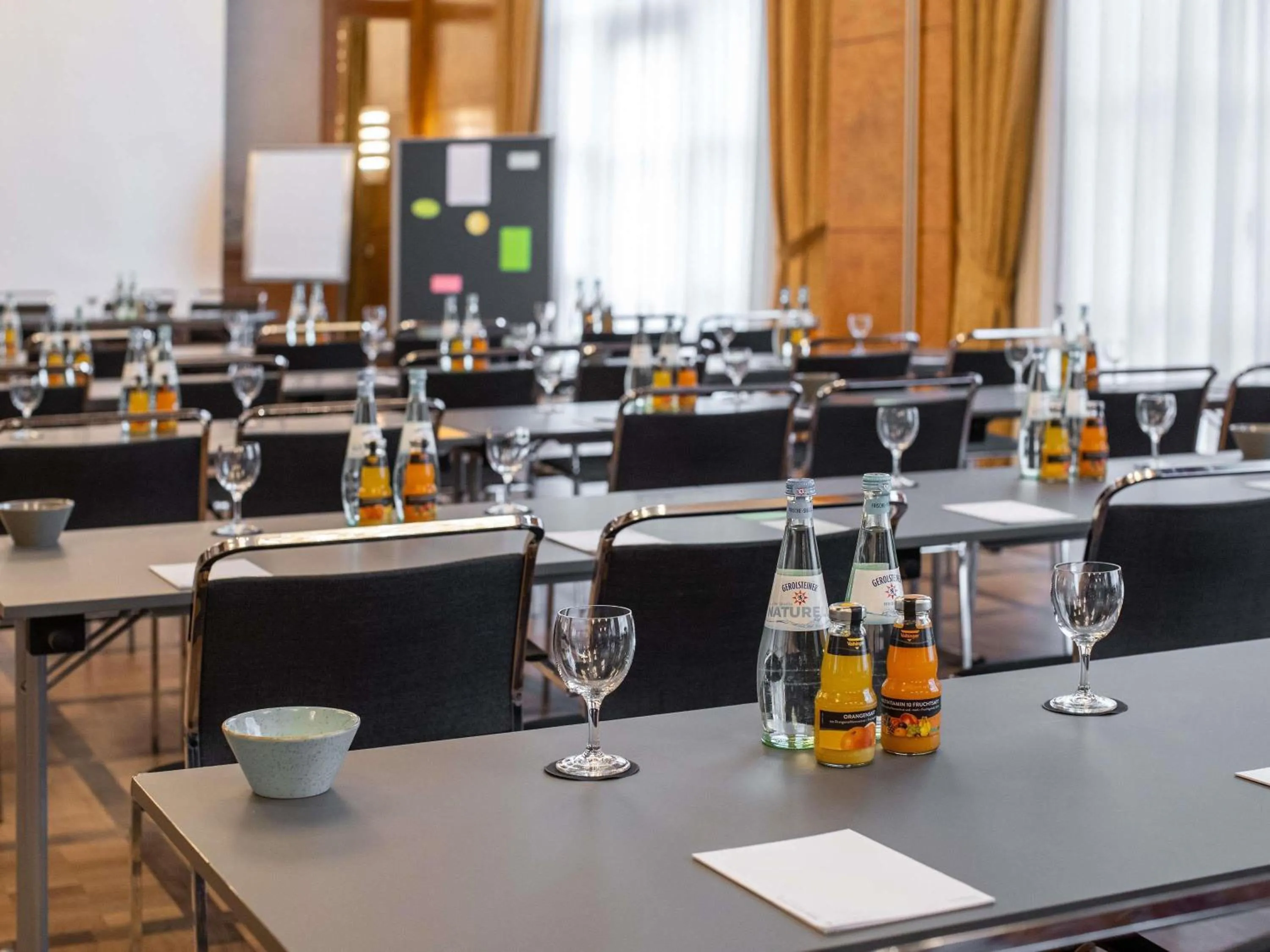 Meeting/conference room in Pullman Stuttgart Fontana