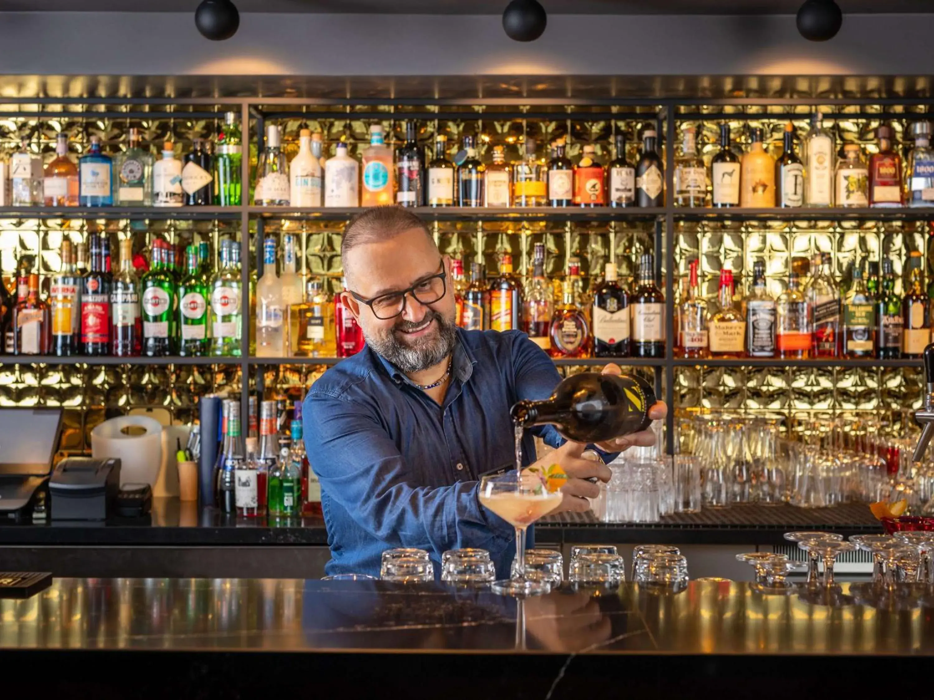 Lounge or bar in Pullman Stuttgart Fontana Lounge or bar in Pullman Stuttgart Fontana