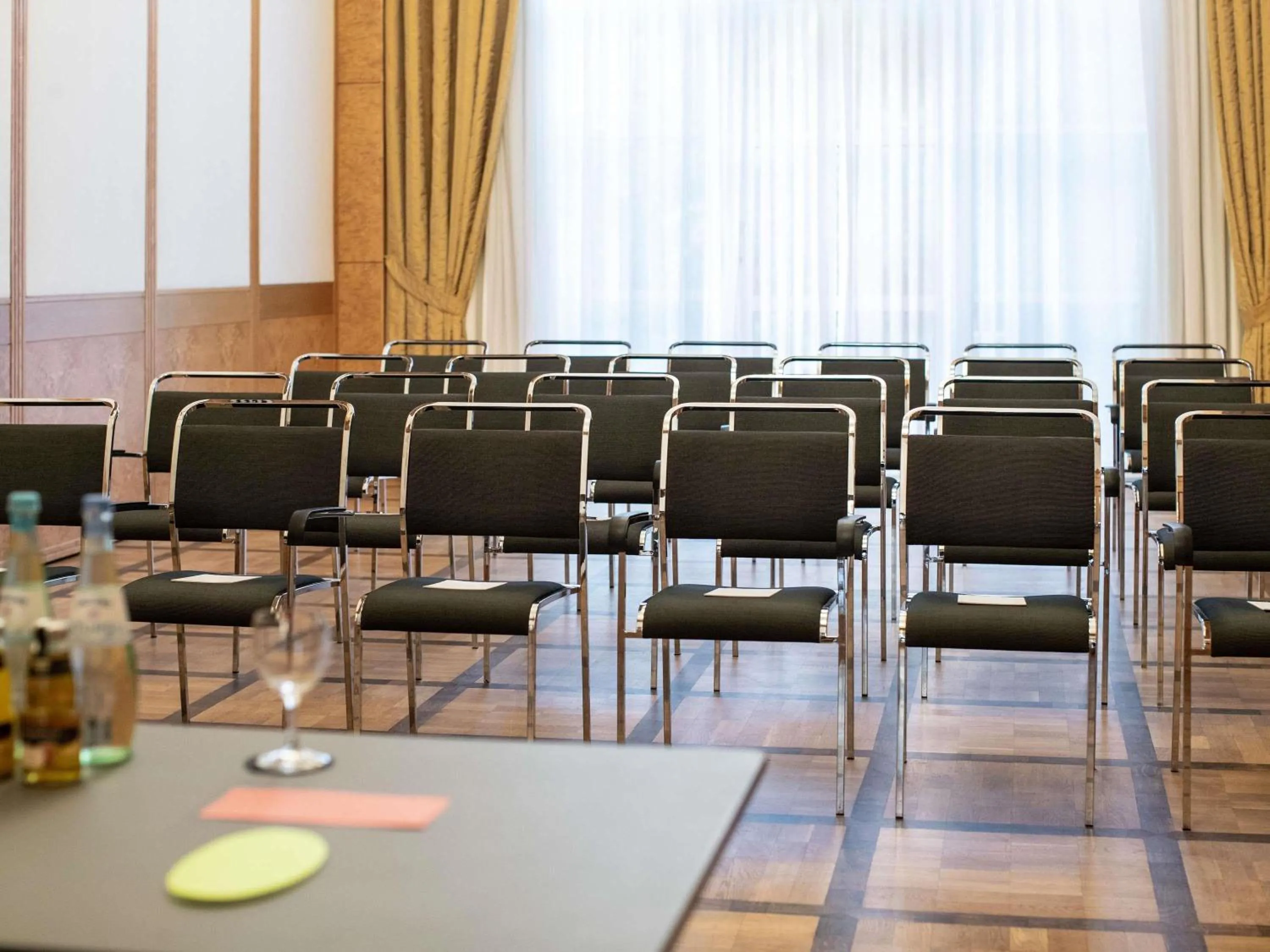 Meeting/conference room in Pullman Stuttgart Fontana