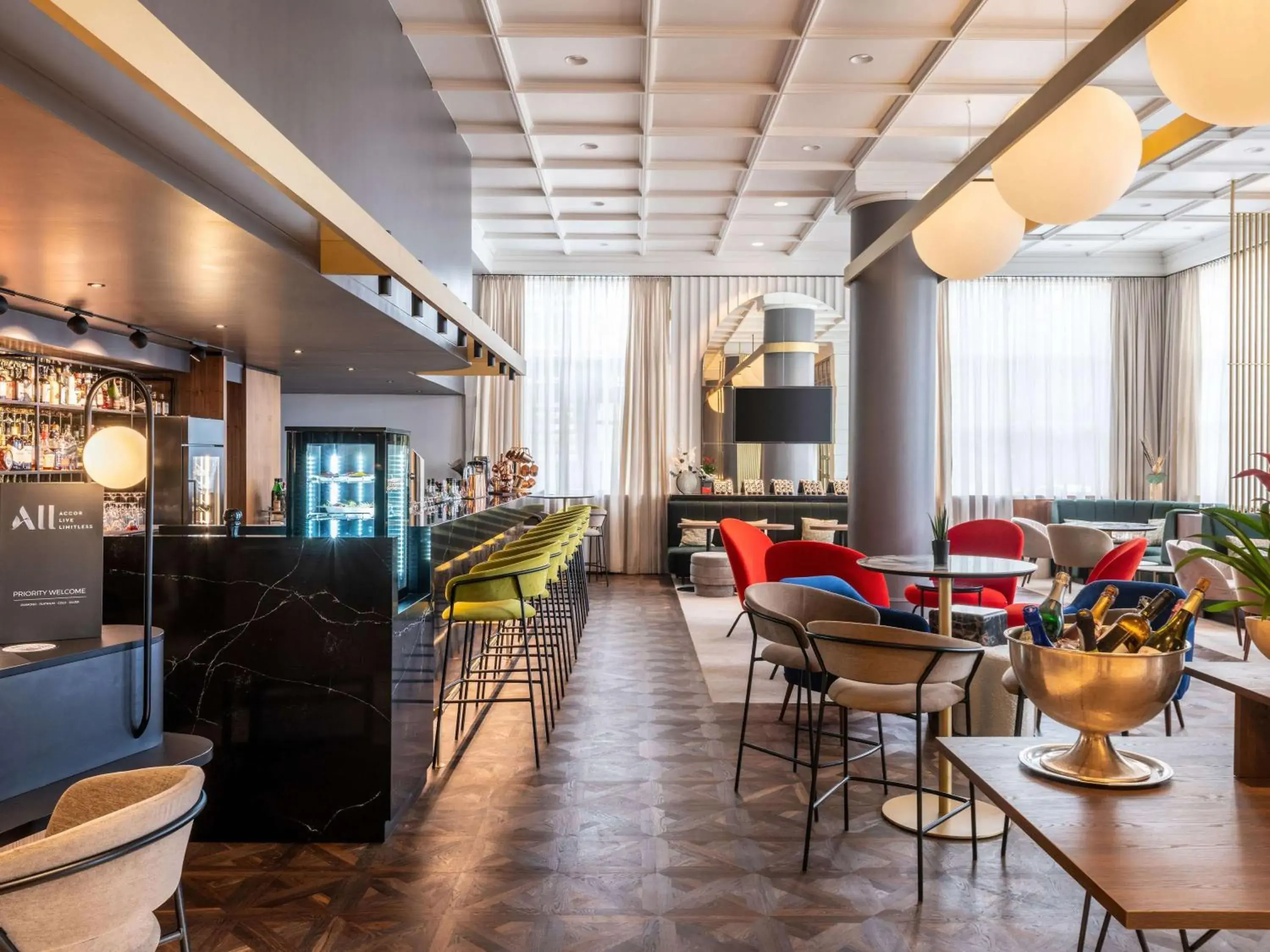 Lounge or bar in Pullman Stuttgart Fontana Lounge or bar in Pullman Stuttgart Fontana