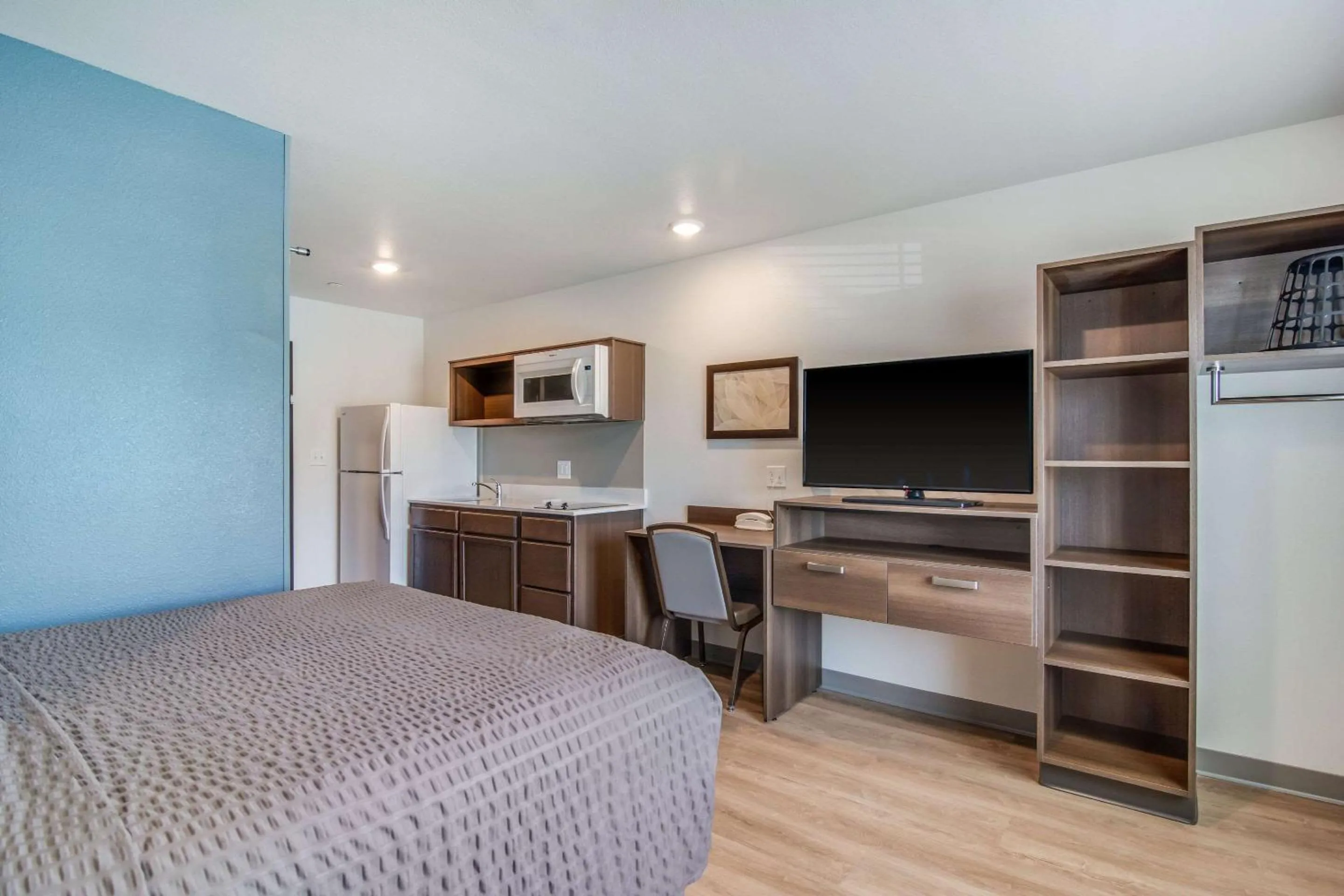 Photo of the whole room, Bed in WoodSpring Suites Fort Mill