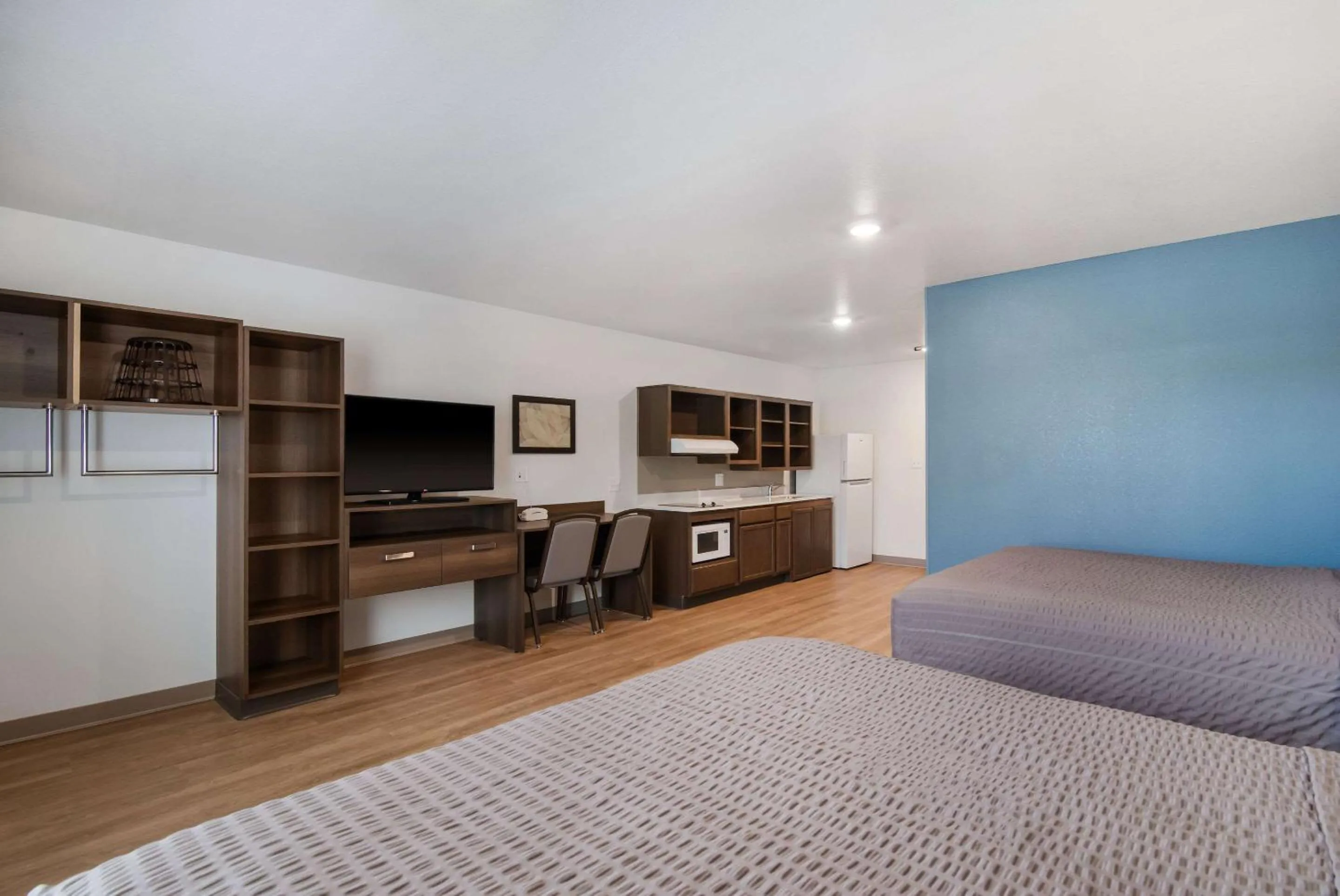 Photo of the whole room, Bed in WoodSpring Suites Fort Mill