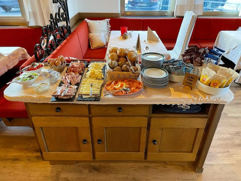 Food and drinks in Pension Dolomieu