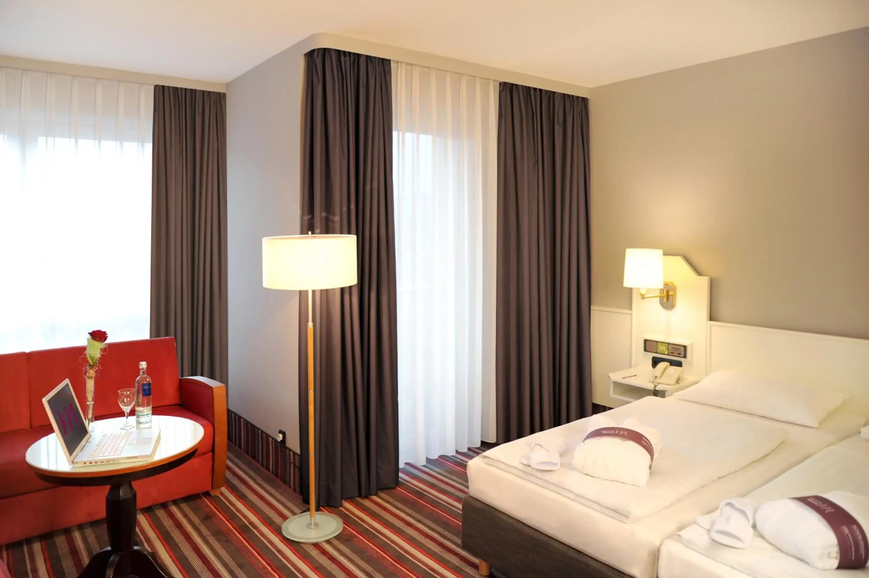 Photo of the whole room, Bed in Mercure Hotel Bad Homburg Friedrichsdorf