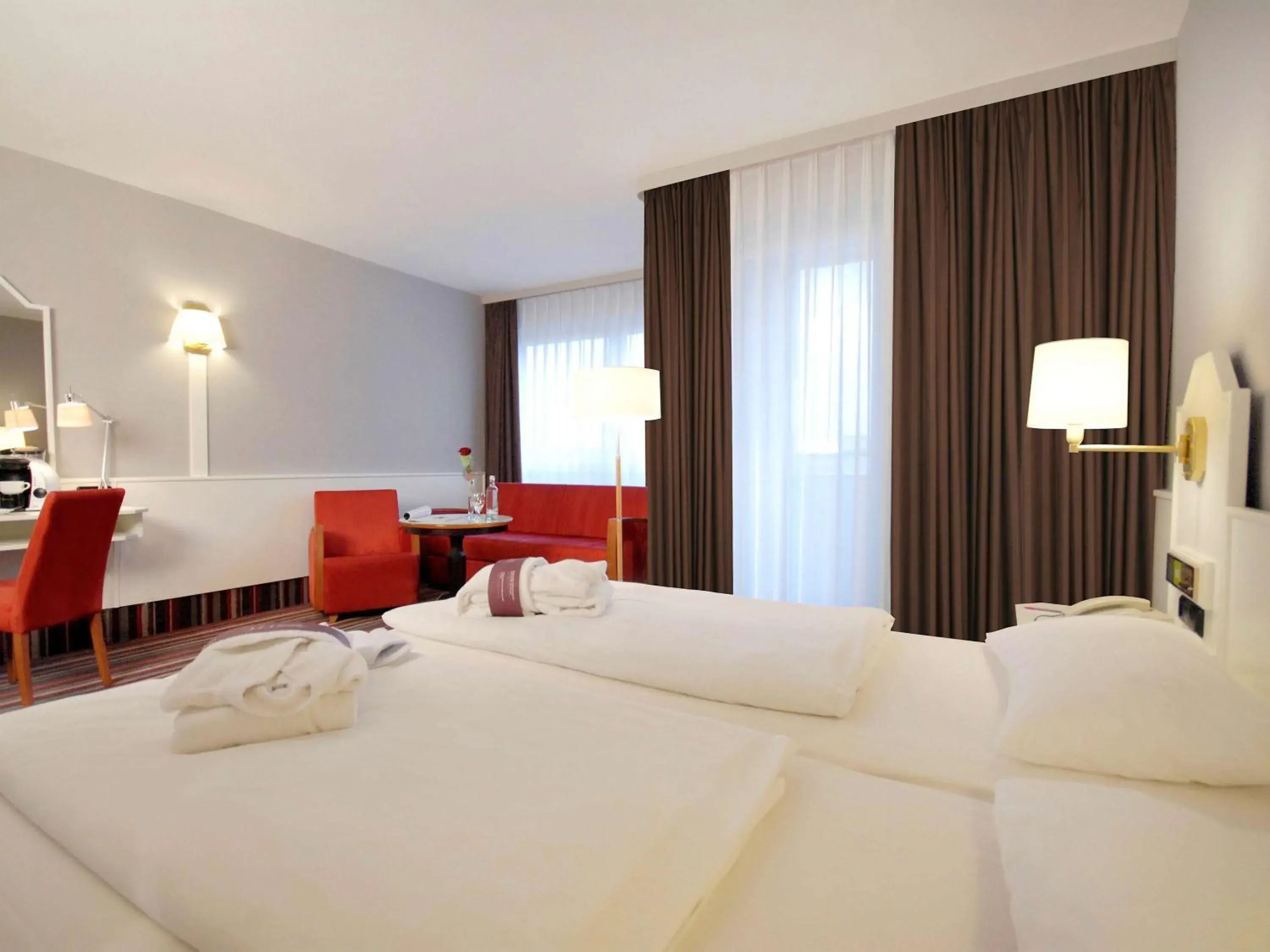 Photo of the whole room, Bed in Mercure Hotel Bad Homburg Friedrichsdorf