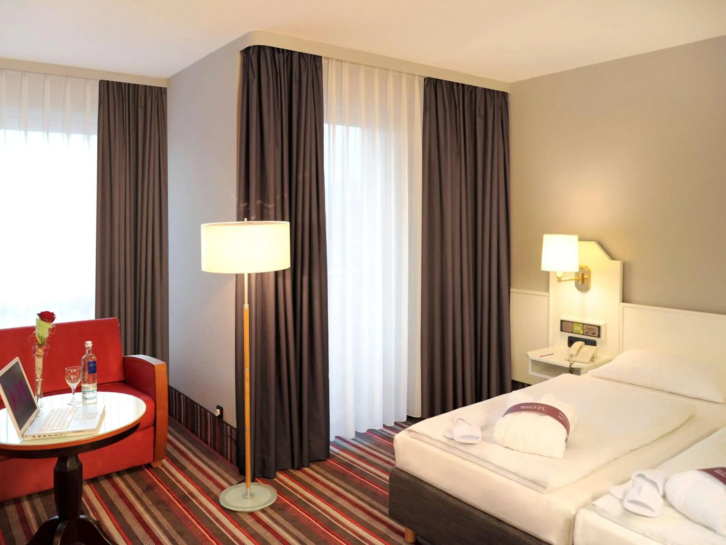 Photo of the whole room, Bed in Mercure Hotel Bad Homburg Friedrichsdorf