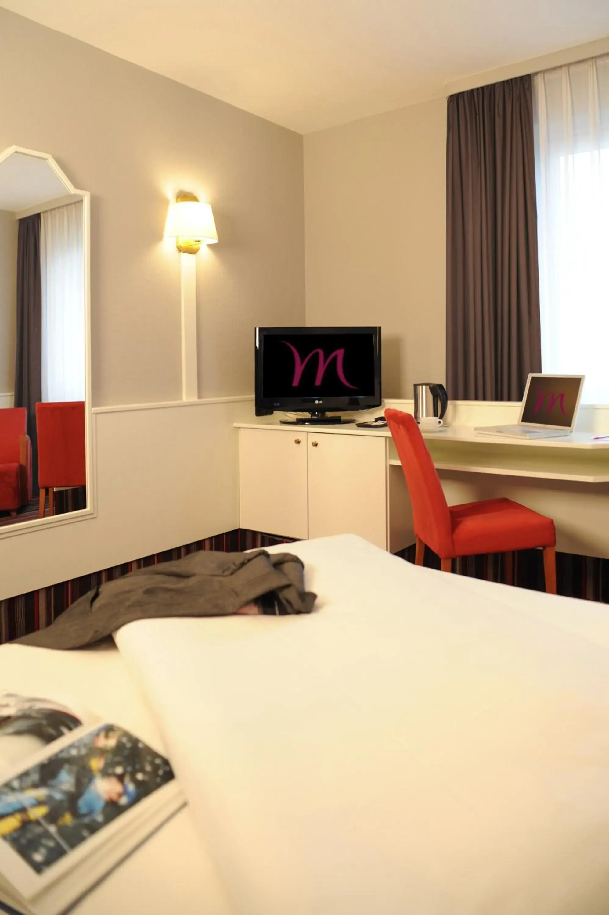 Photo of the whole room, TV/Entertainment Center in Mercure Hotel Bad Homburg Friedrichsdorf