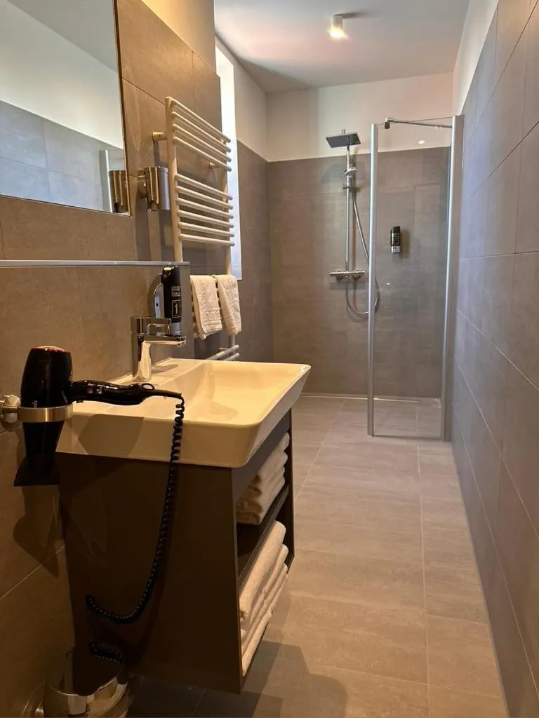 Shower in Hotel Schöne Aussicht