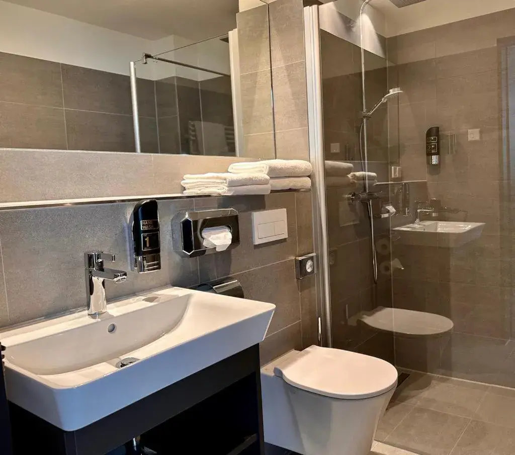 Superior Twin Room in Hotel Schöne Aussicht, Stilvoll modern, direkt am Rüstersieler Hafen Superior Twin Room in Hotel Schöne Aussicht, Stilvoll modern, direkt am Rüstersieler Hafen
