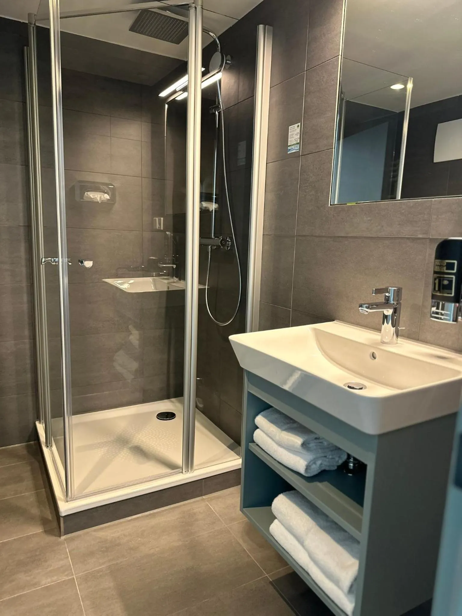 Shower in Hotel Schöne Aussicht