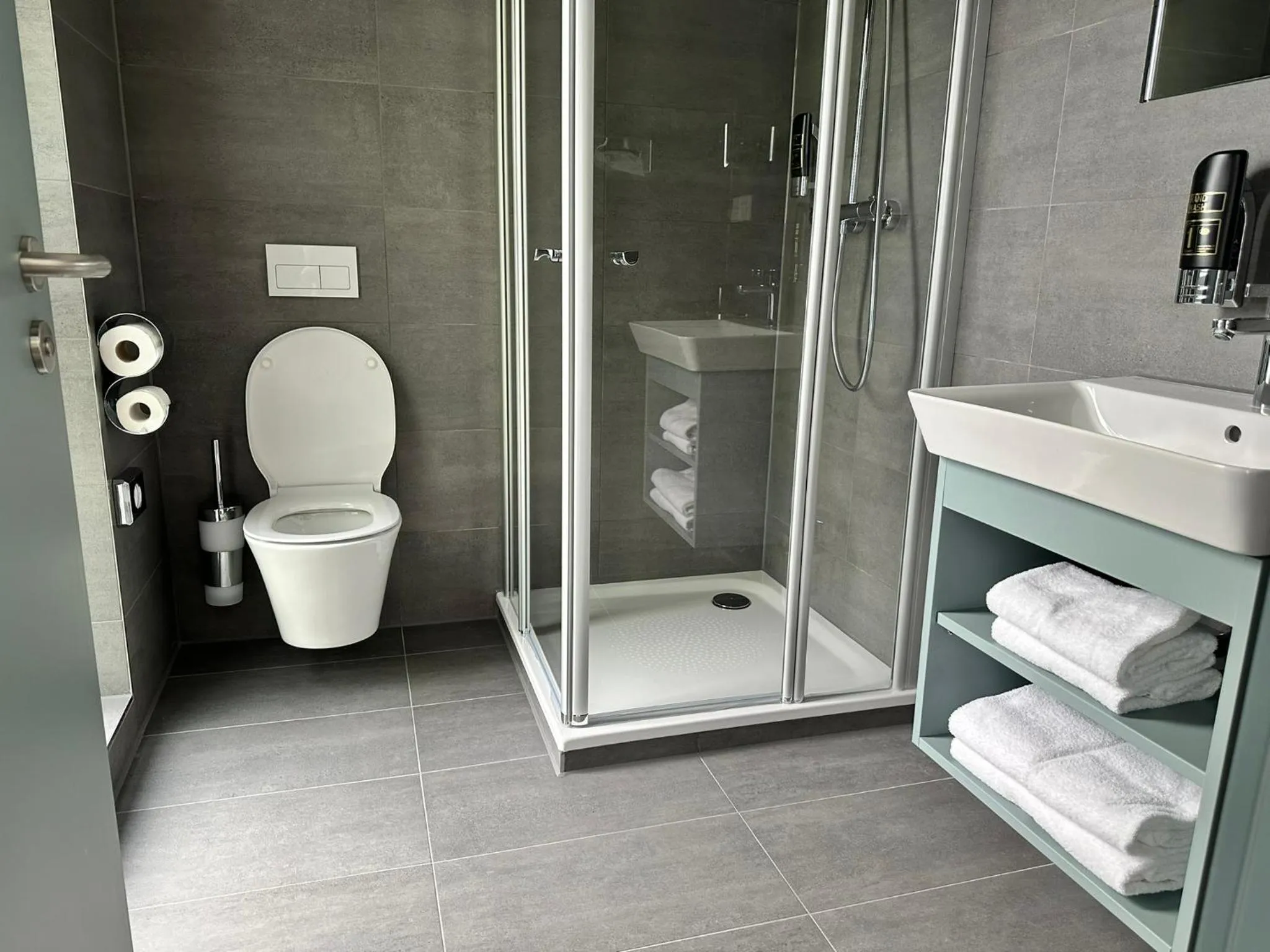 Shower in Hotel Schöne Aussicht