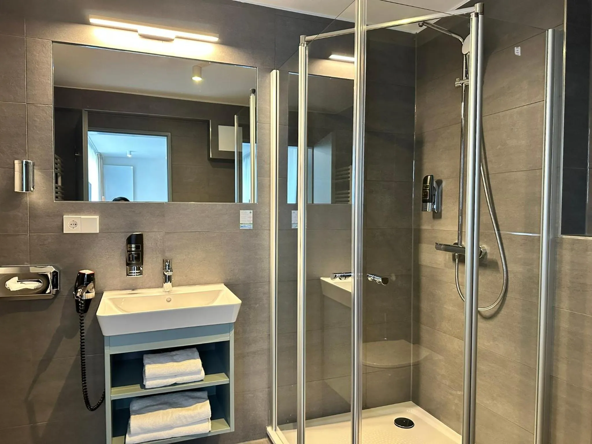 Shower in Hotel Schöne Aussicht