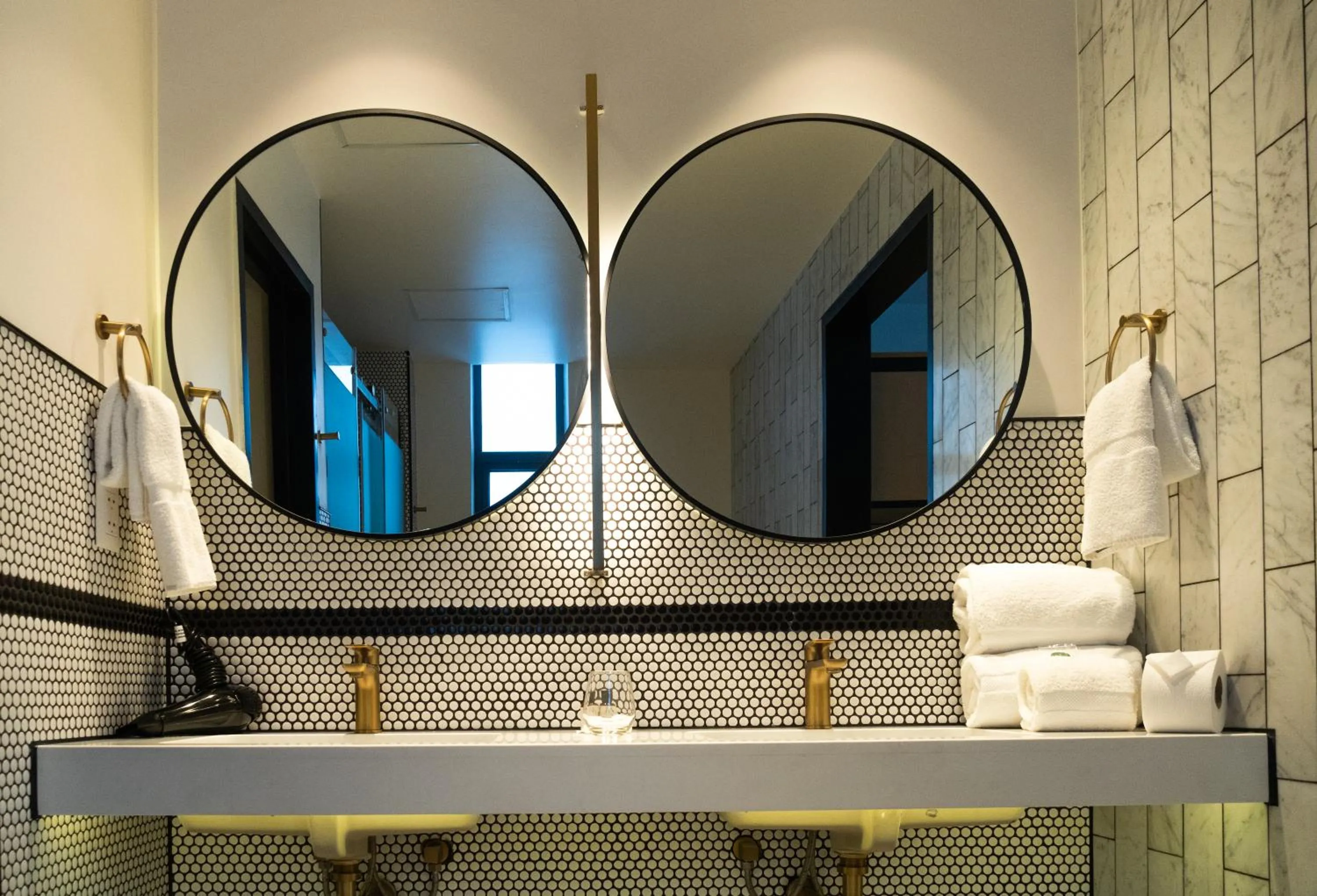 Bathroom in Met Hotel