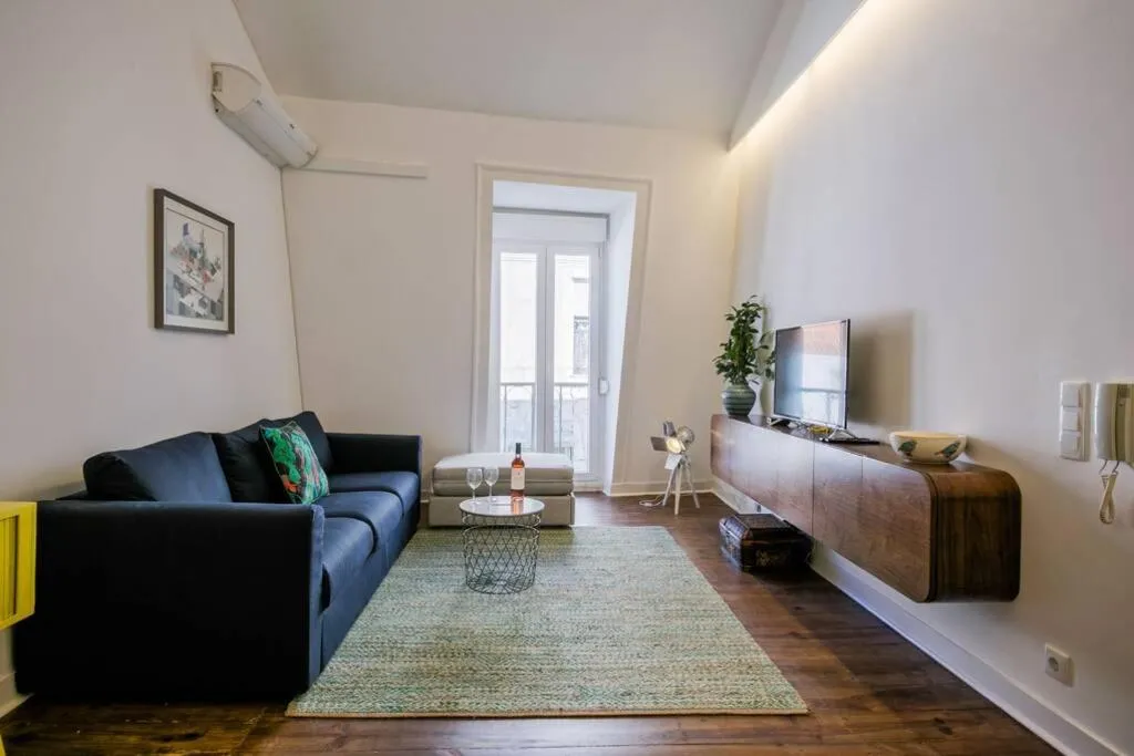 2 bedroom suites with AC next to Avenida da Liberdade