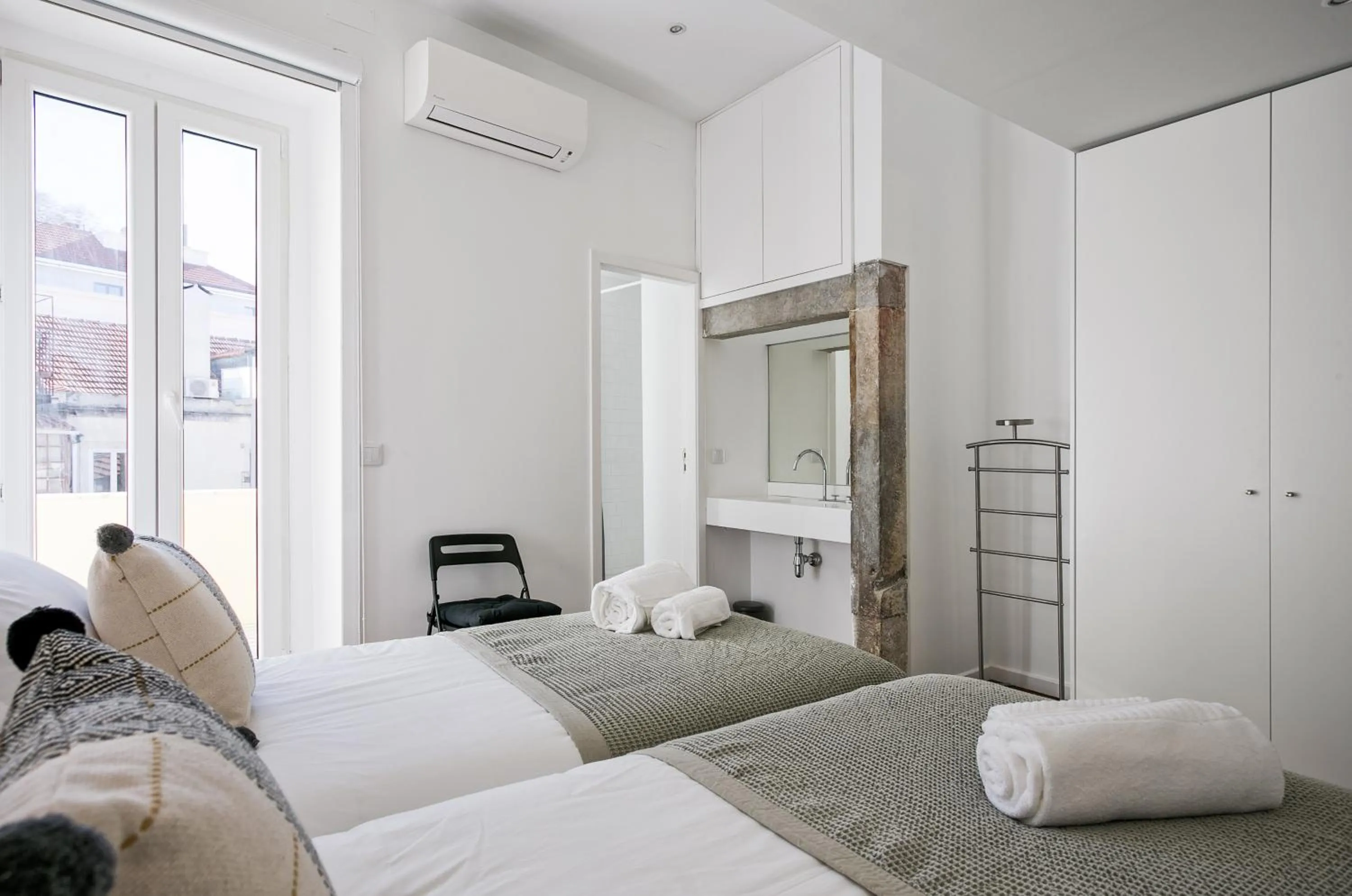 Two-Bedroom Apartment in 2 bedroom suites with AC next to Avenida da Liberdade