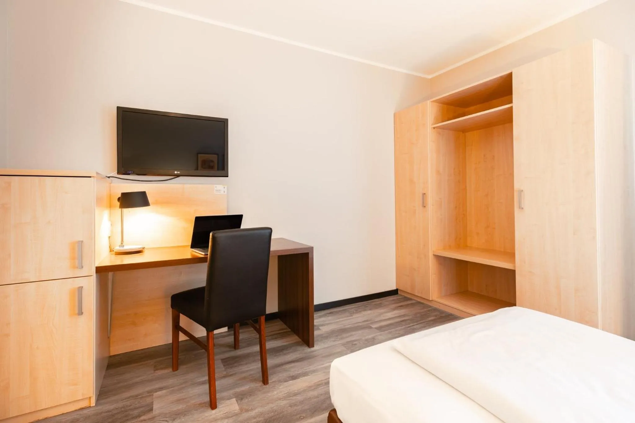 Photo of the whole room, Bed in Garner Hotel Cologne Porz - Airport by IHG