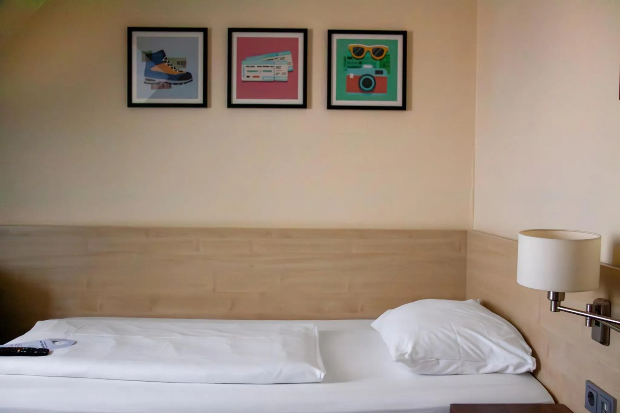 Photo of the whole room, Bed in Garner Hotel Cologne Porz - Airport by IHG