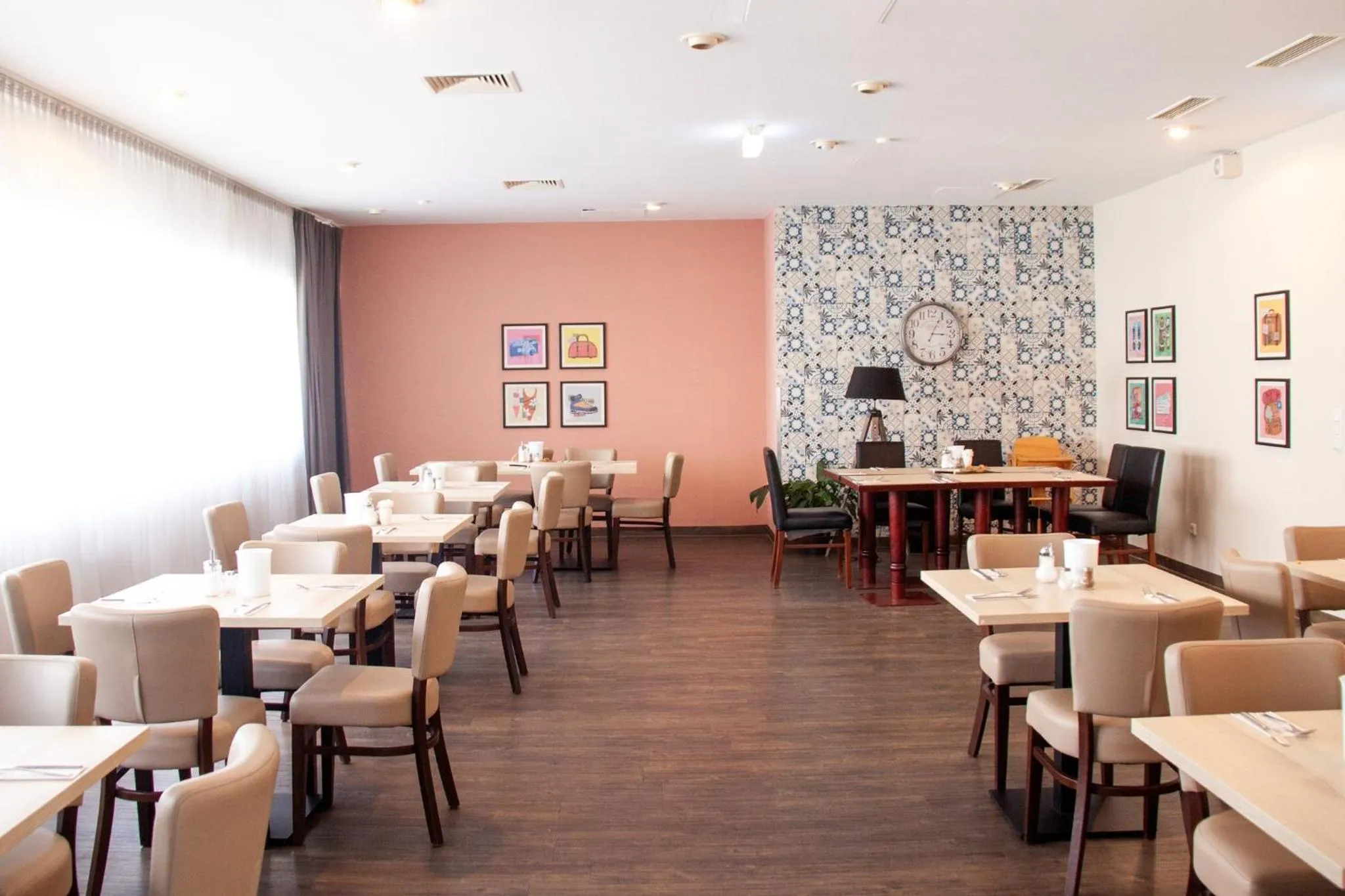 Restaurant/places to eat in Garner Hotel Cologne Porz - Airport by IHG