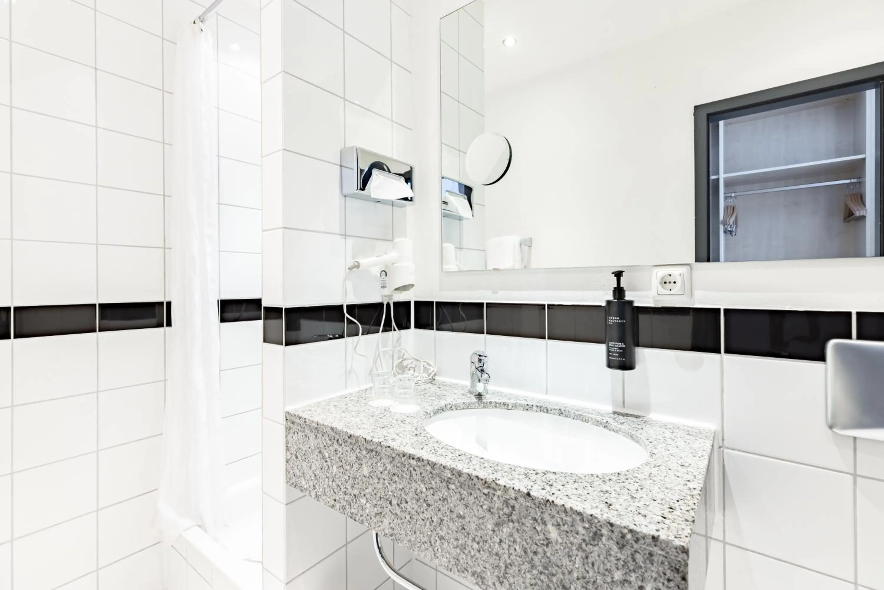 Photo of the whole room in Garner Hotel Cologne Porz - Airport by IHG