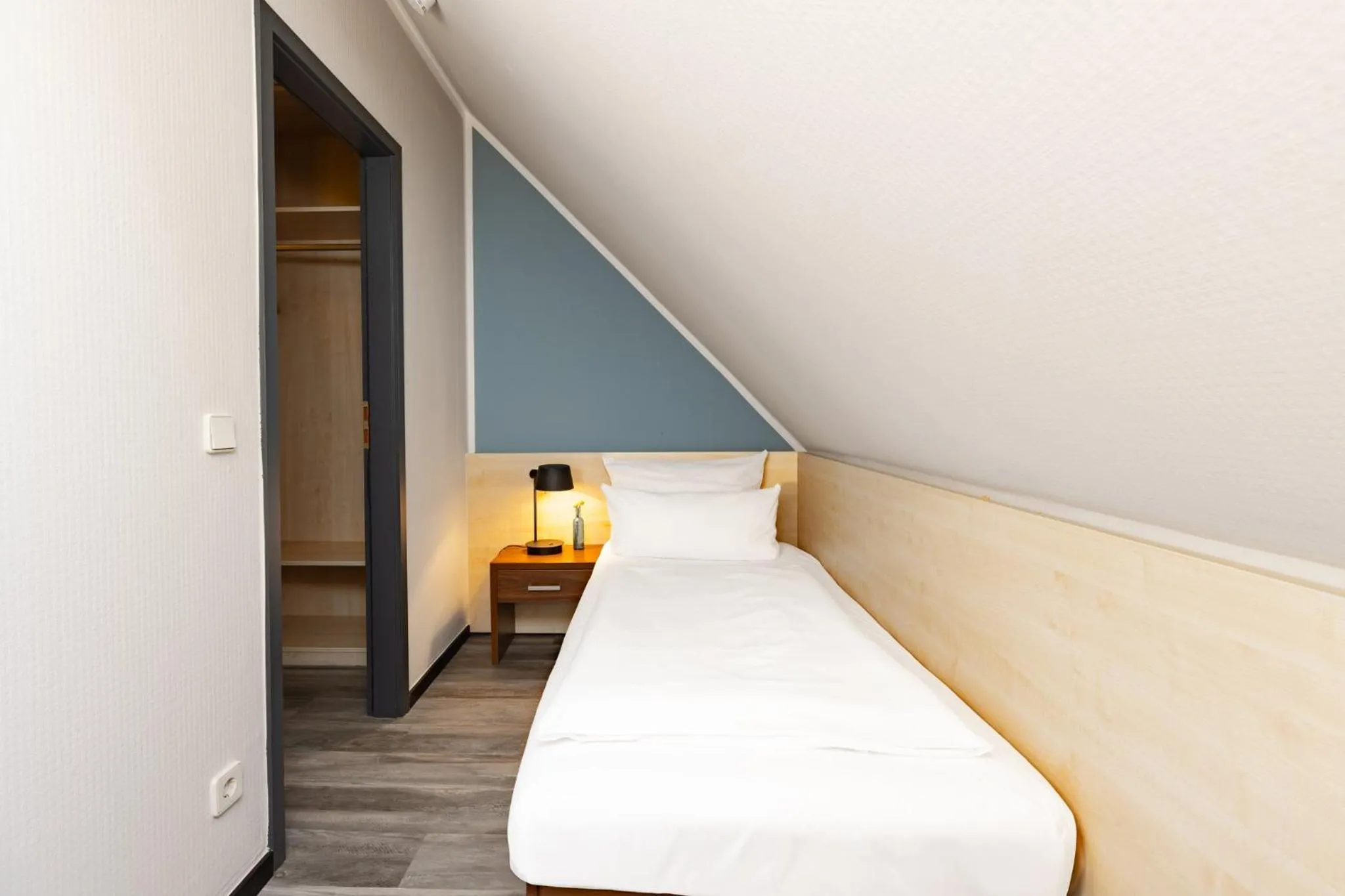 Photo of the whole room, Bed in Garner Hotel Cologne Porz - Airport by IHG