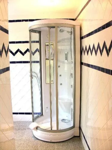 Bathroom in Waldhotel Silbermühle