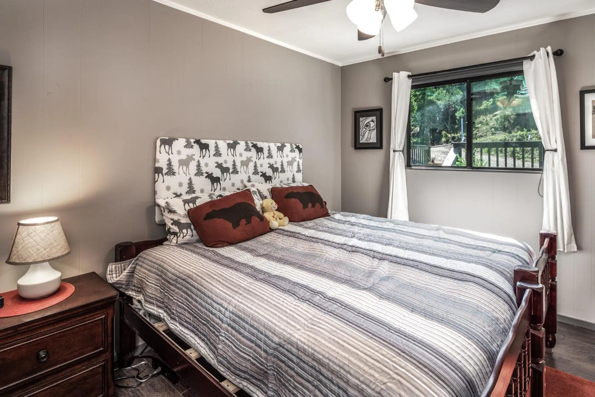 Bedroom, Bed in Valley View