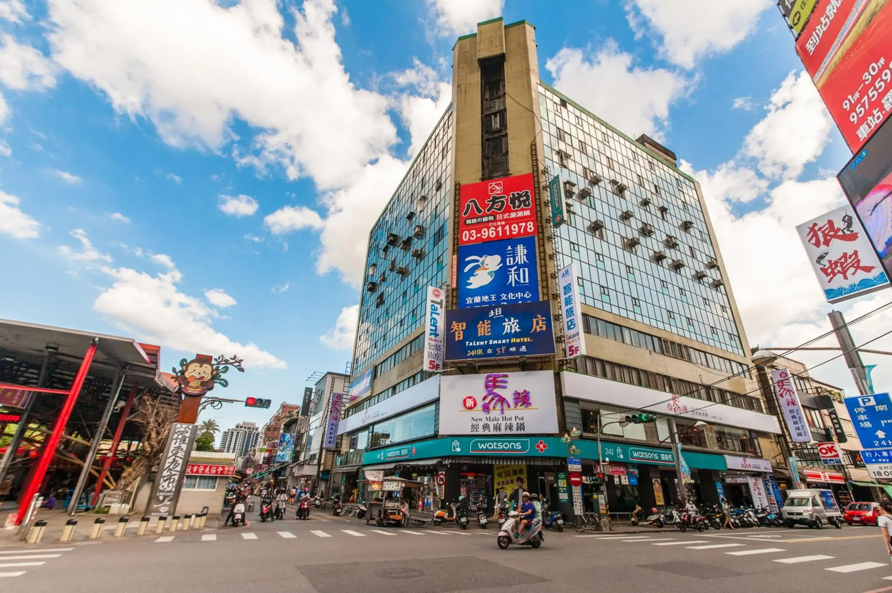 Property building in Talent Hotel Property building in Talent Hotel
