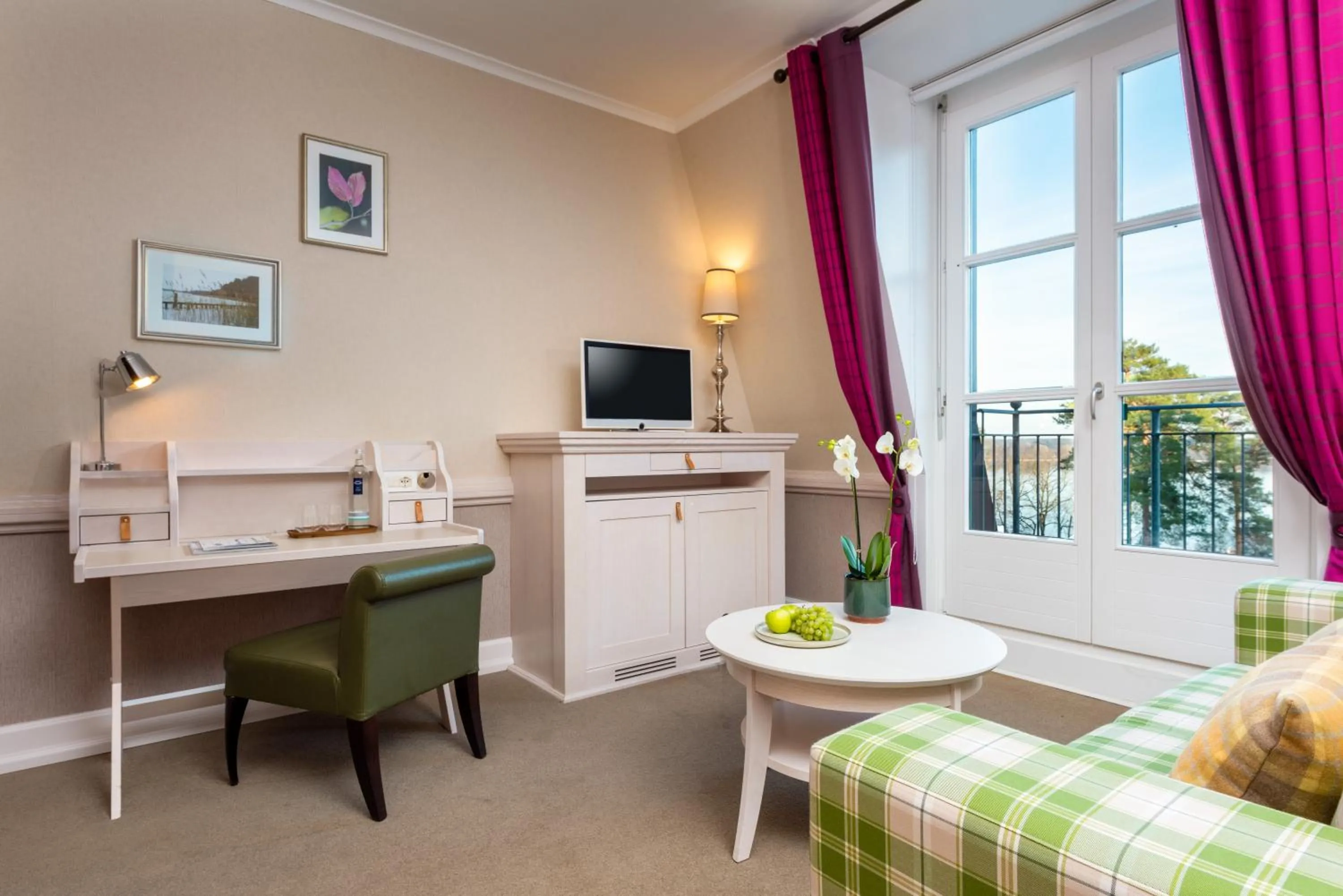 Seating area, Bed in Precise Resort Bad Saarow