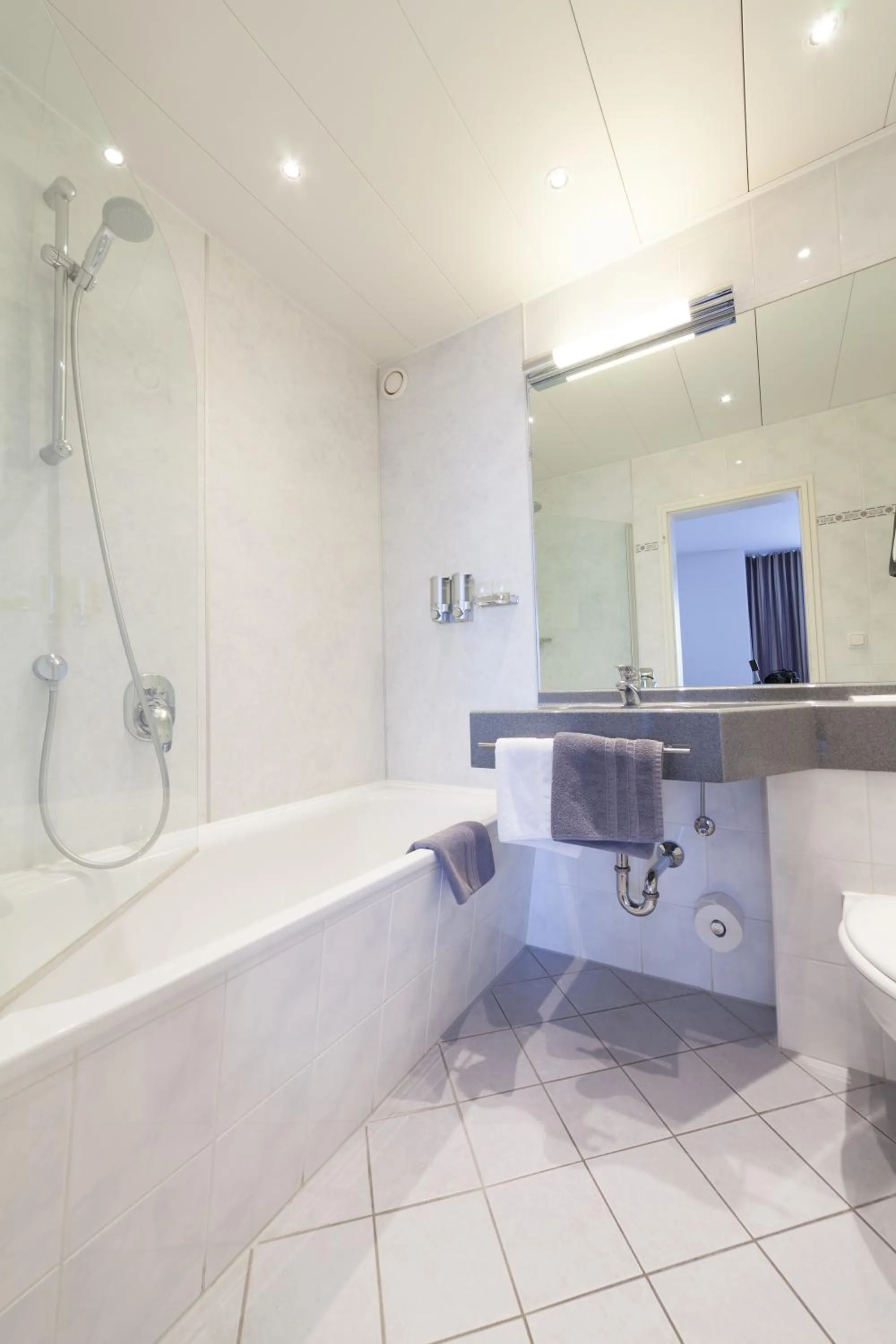 Photo of the whole room in City-Hotel garni