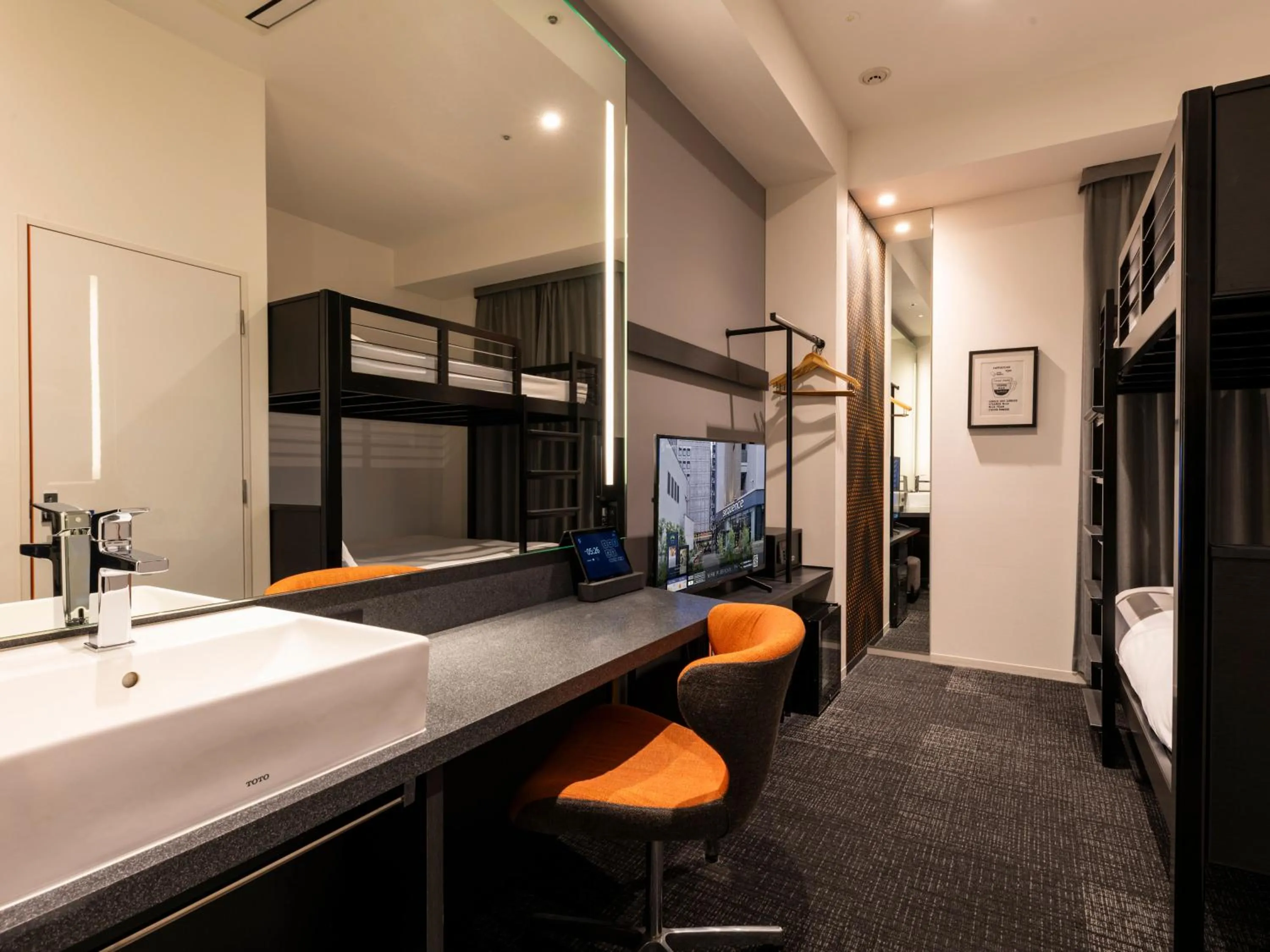 Photo of the whole room in sequence SUIDOBASHI - Tokyo