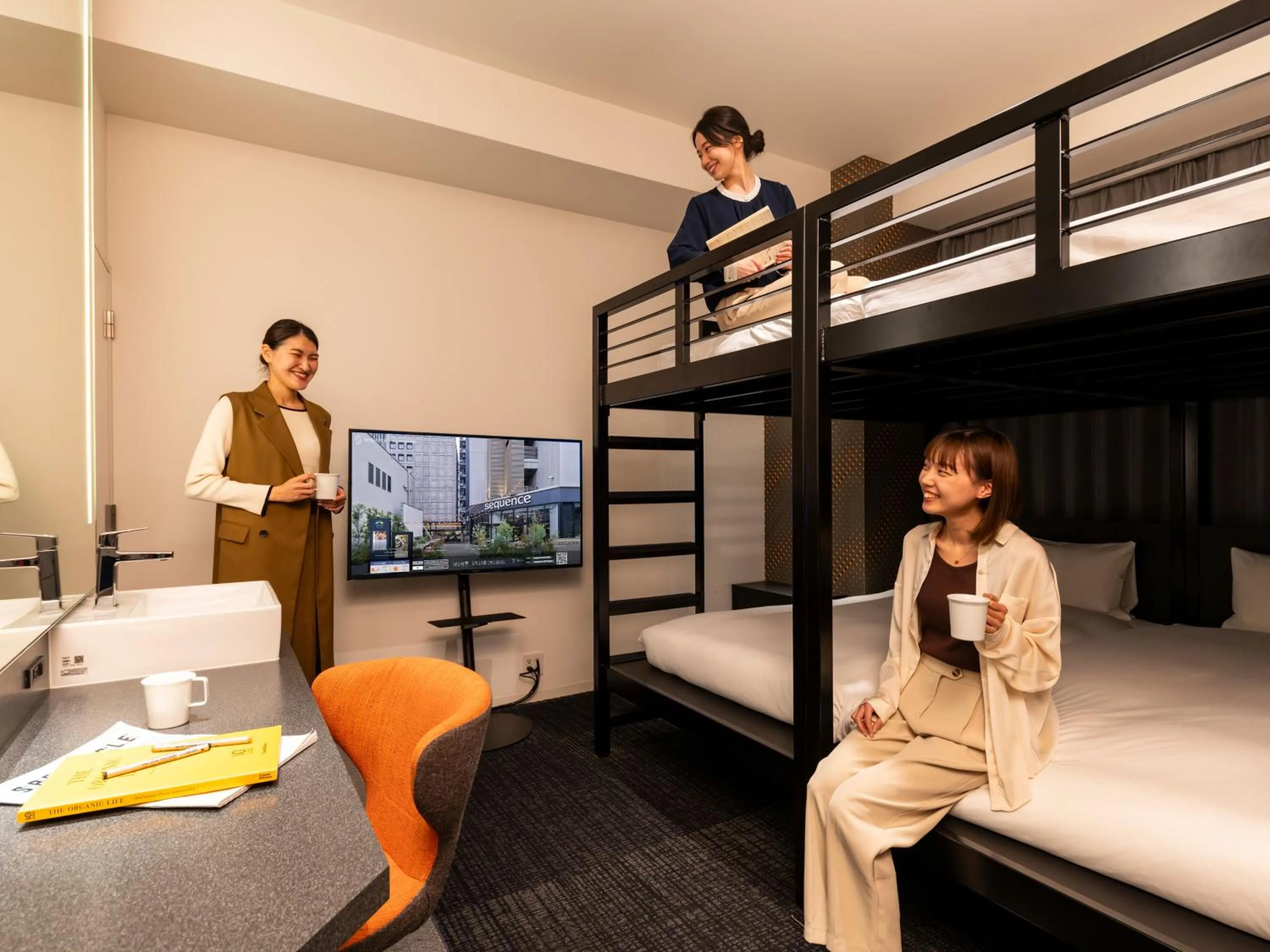 Photo of the whole room, Bed in sequence SUIDOBASHI - Tokyo