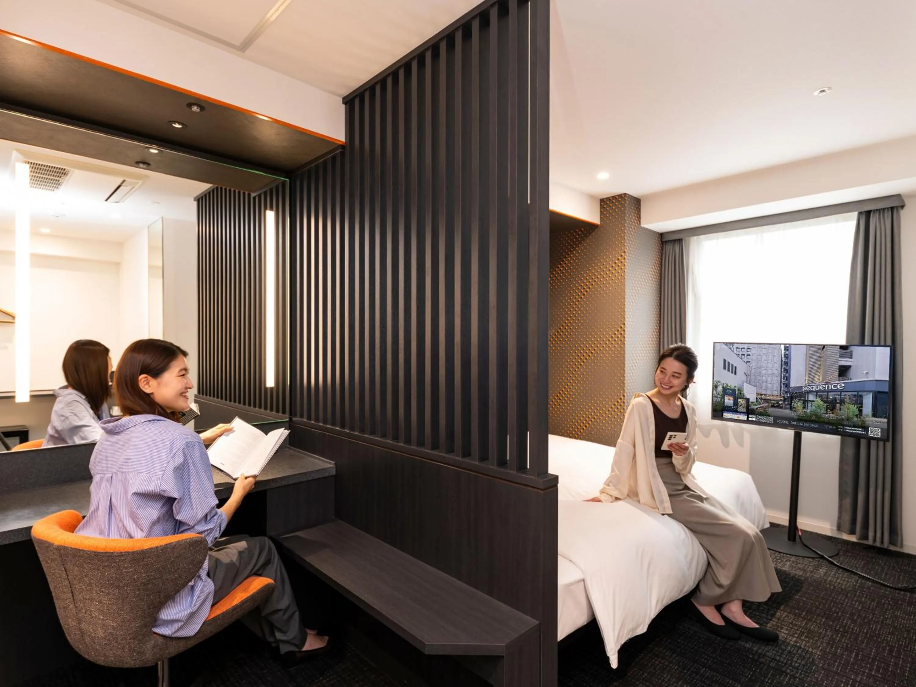 Photo of the whole room in sequence SUIDOBASHI - Tokyo