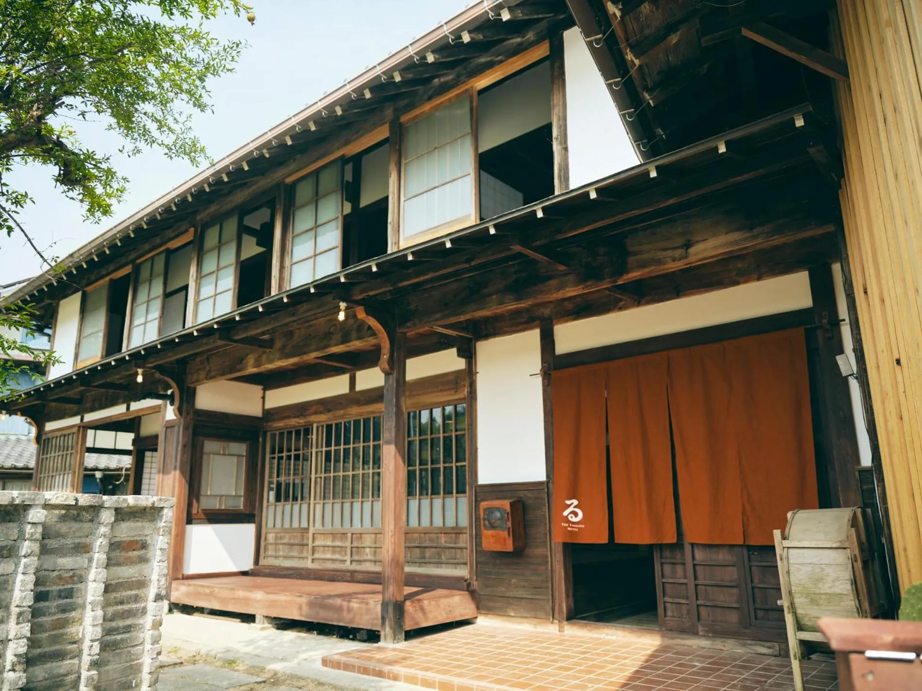 Facade/entrance in Kominkayado LOOF Shonoie