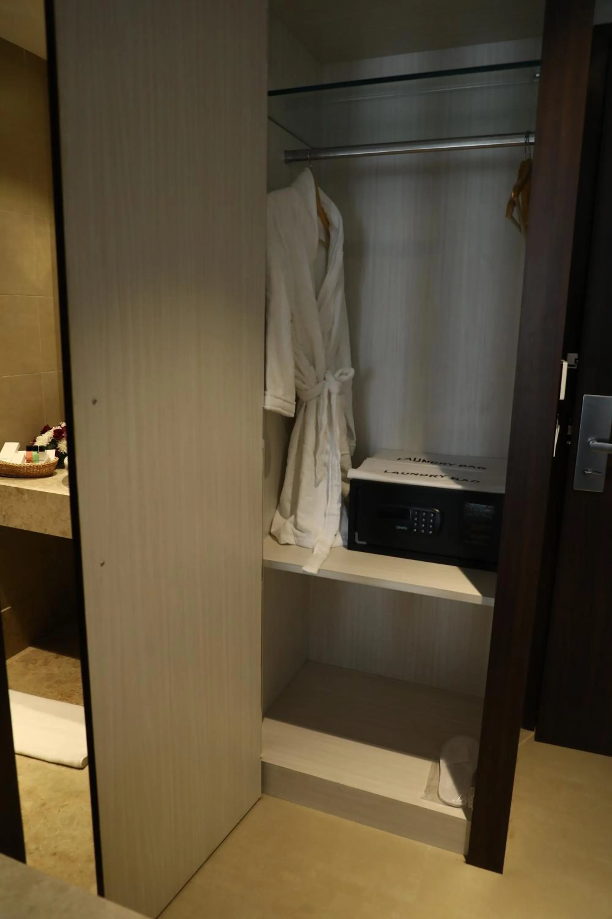 wardrobe, Bed in YN Hotels