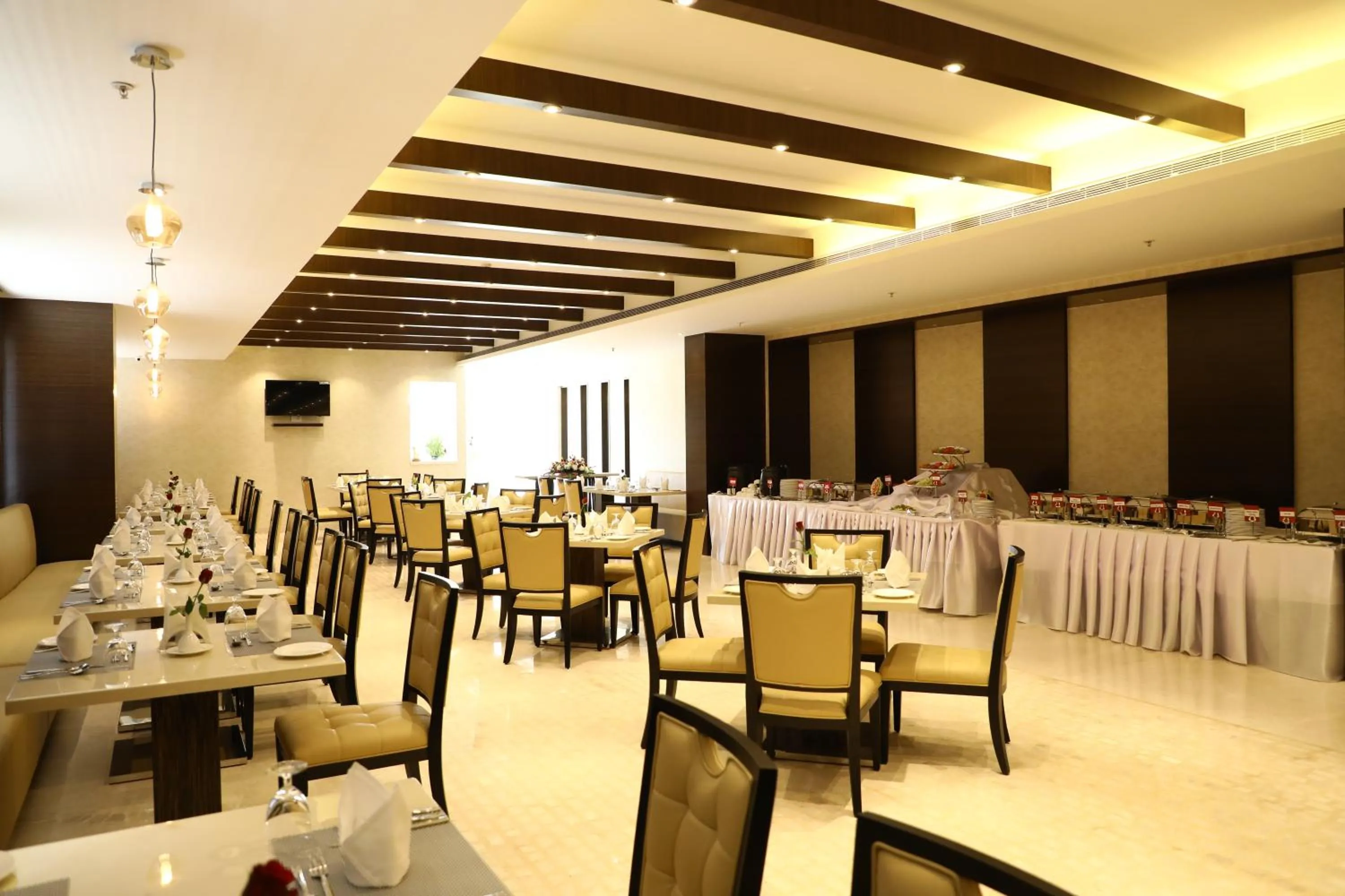 Restaurant/places to eat in YN Hotels