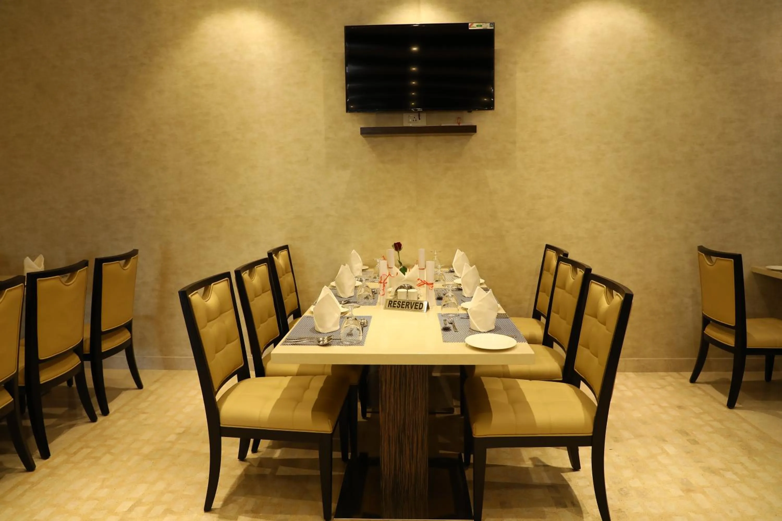 Restaurant/places to eat in YN Hotels