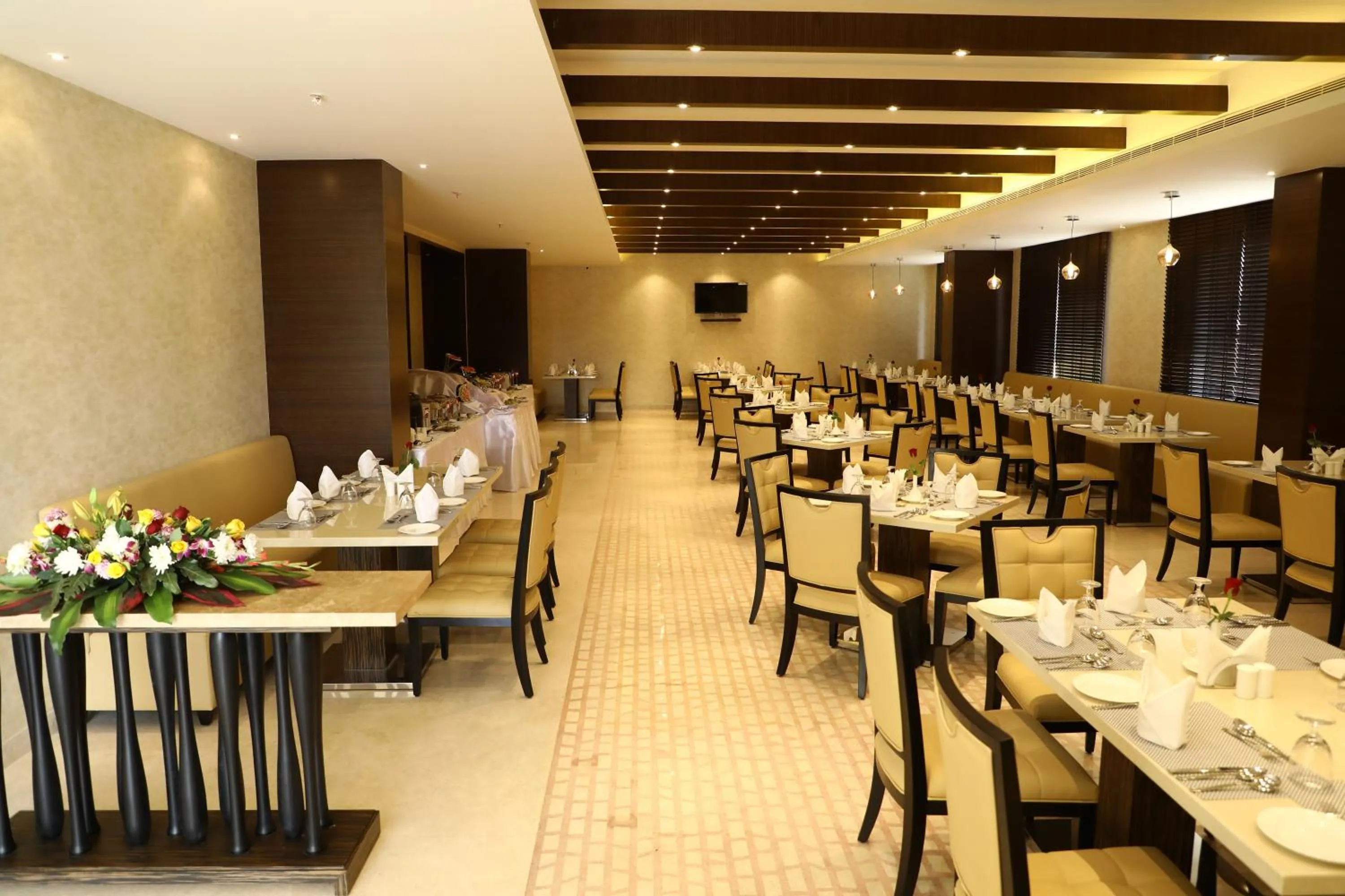 Restaurant/places to eat in YN Hotels